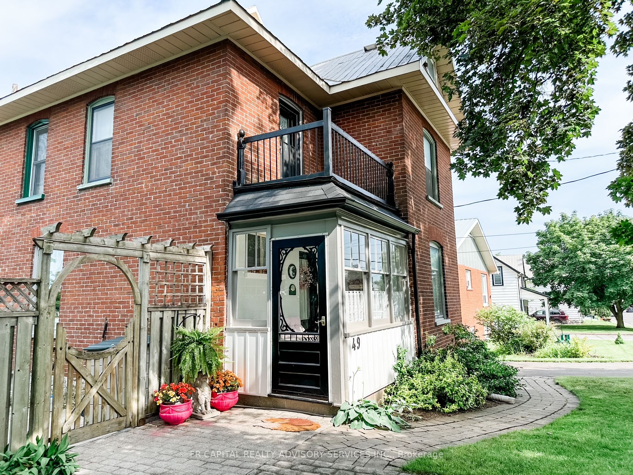 49 Centre Street Property Photo 4
