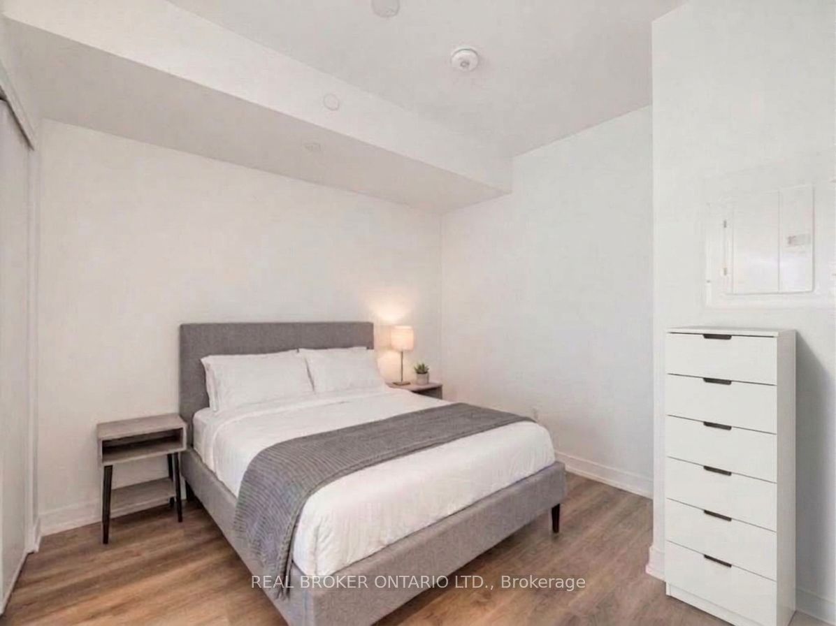 1 Jarvis Street E 922 Property Photo 2
