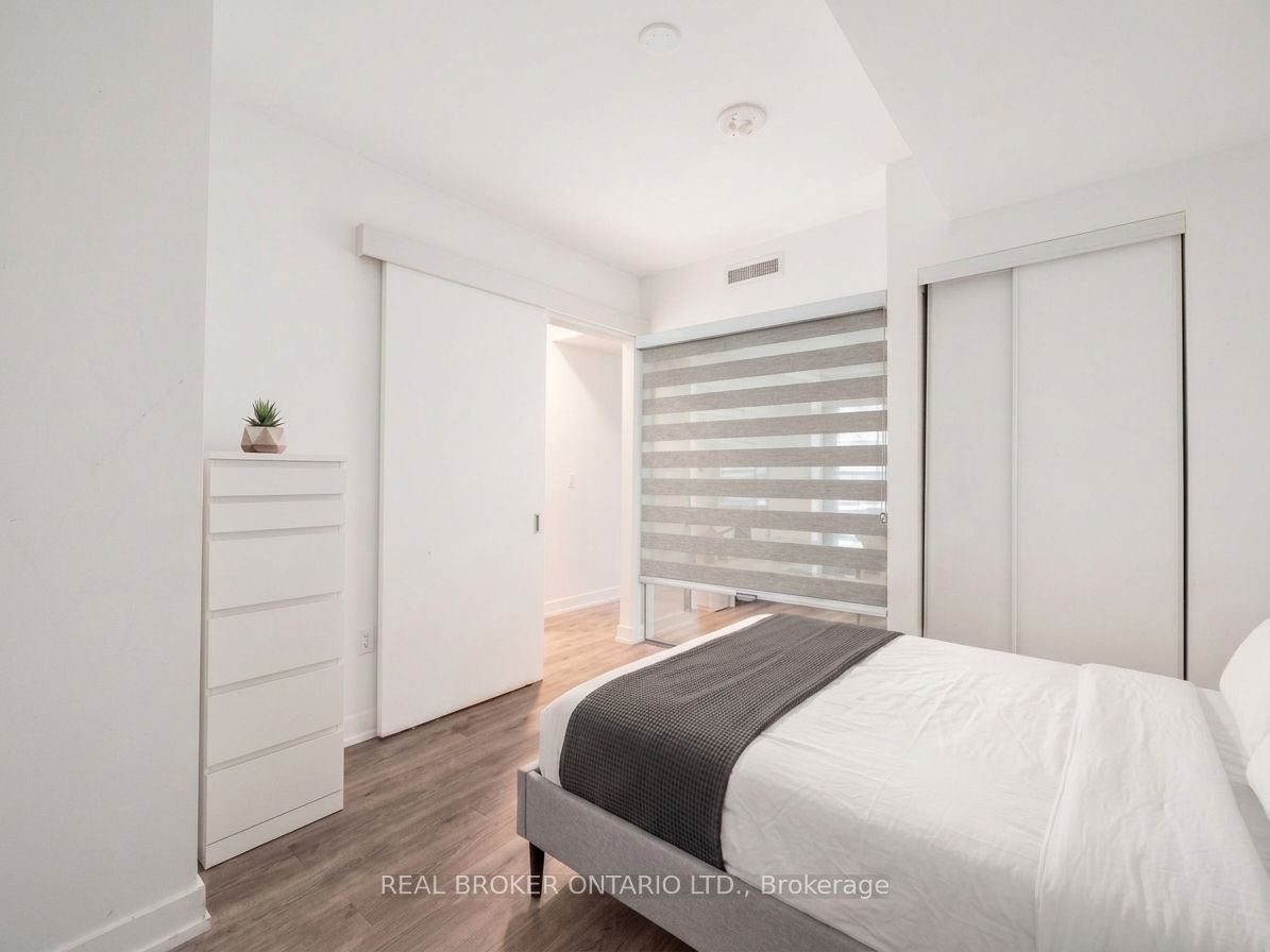 1 Jarvis Street E 922 Property Photo 3