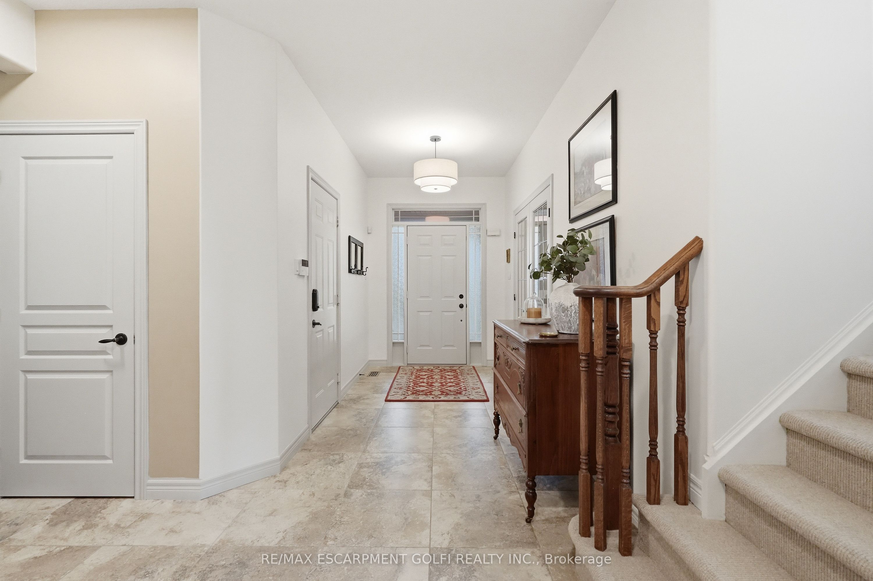 129 Magnificent Way Property Photo 5