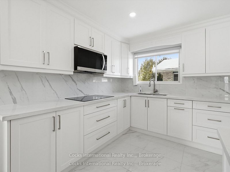 36 Susan Street W Property Photo 6