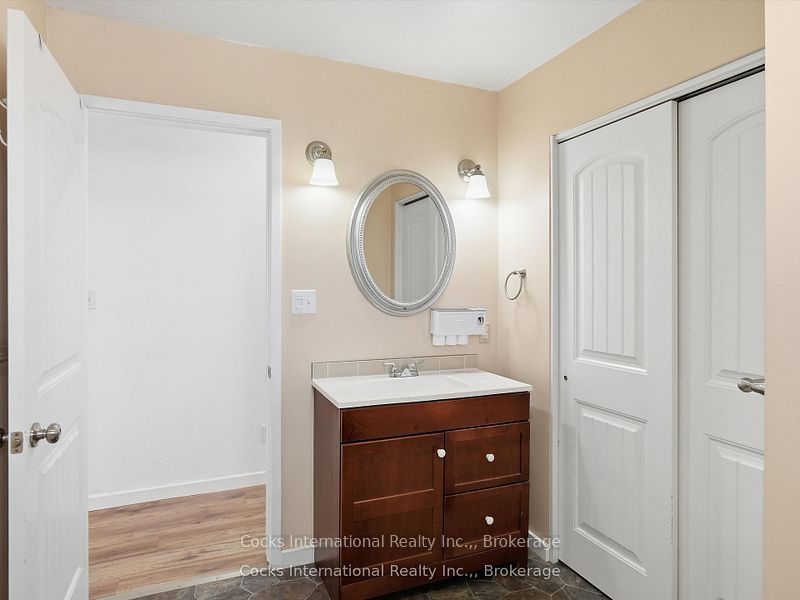 36 Susan Street W Property Photo 19