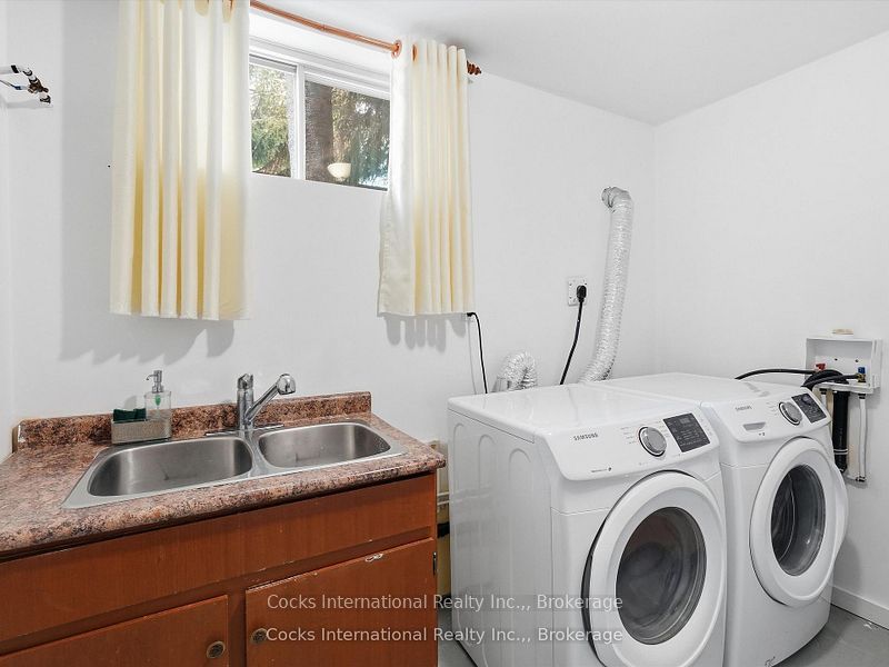 36 Susan Street W Property Photo 25