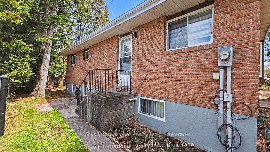 36 Susan Street W Property Photo 37