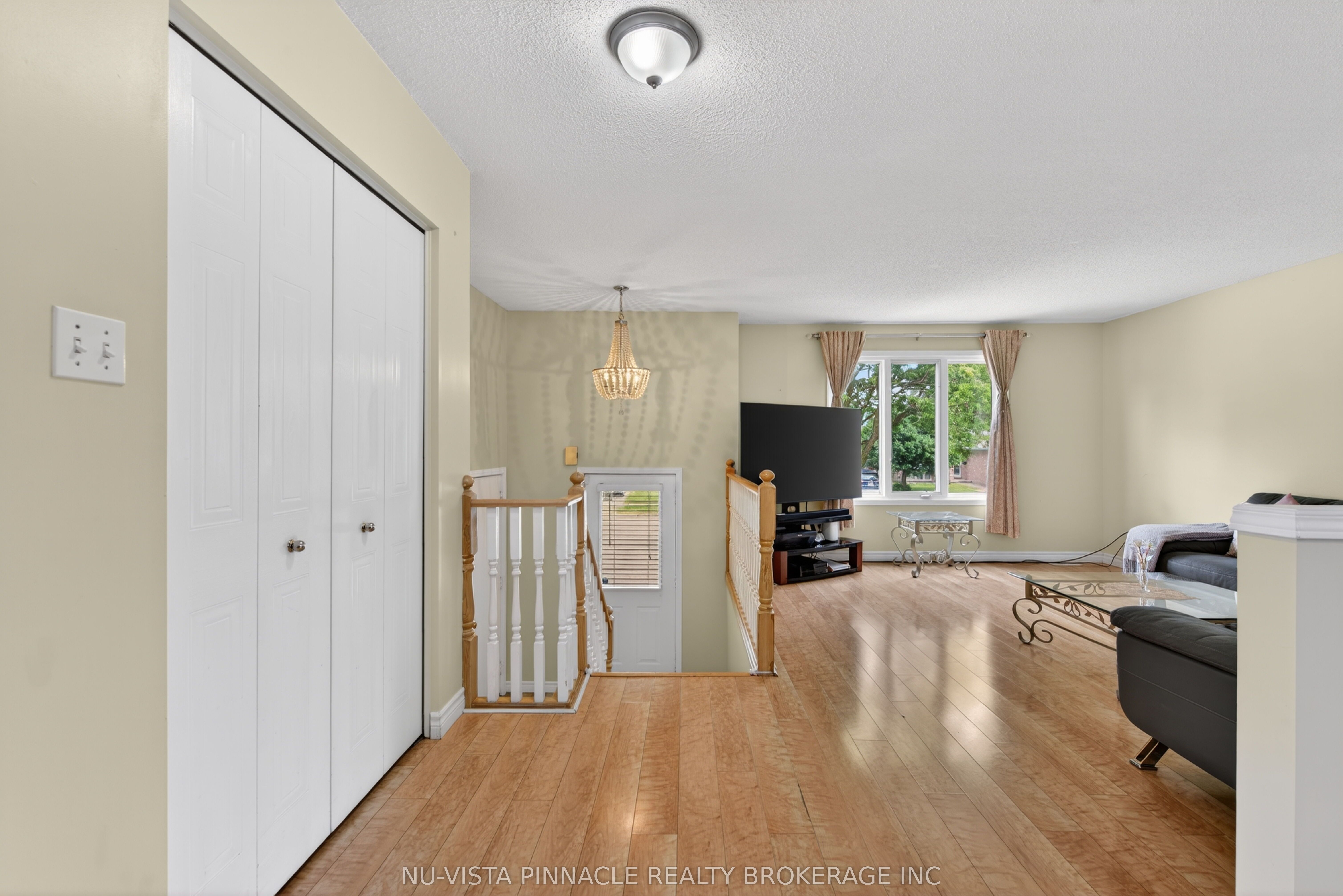 35 Joliet Street Property Photo 6