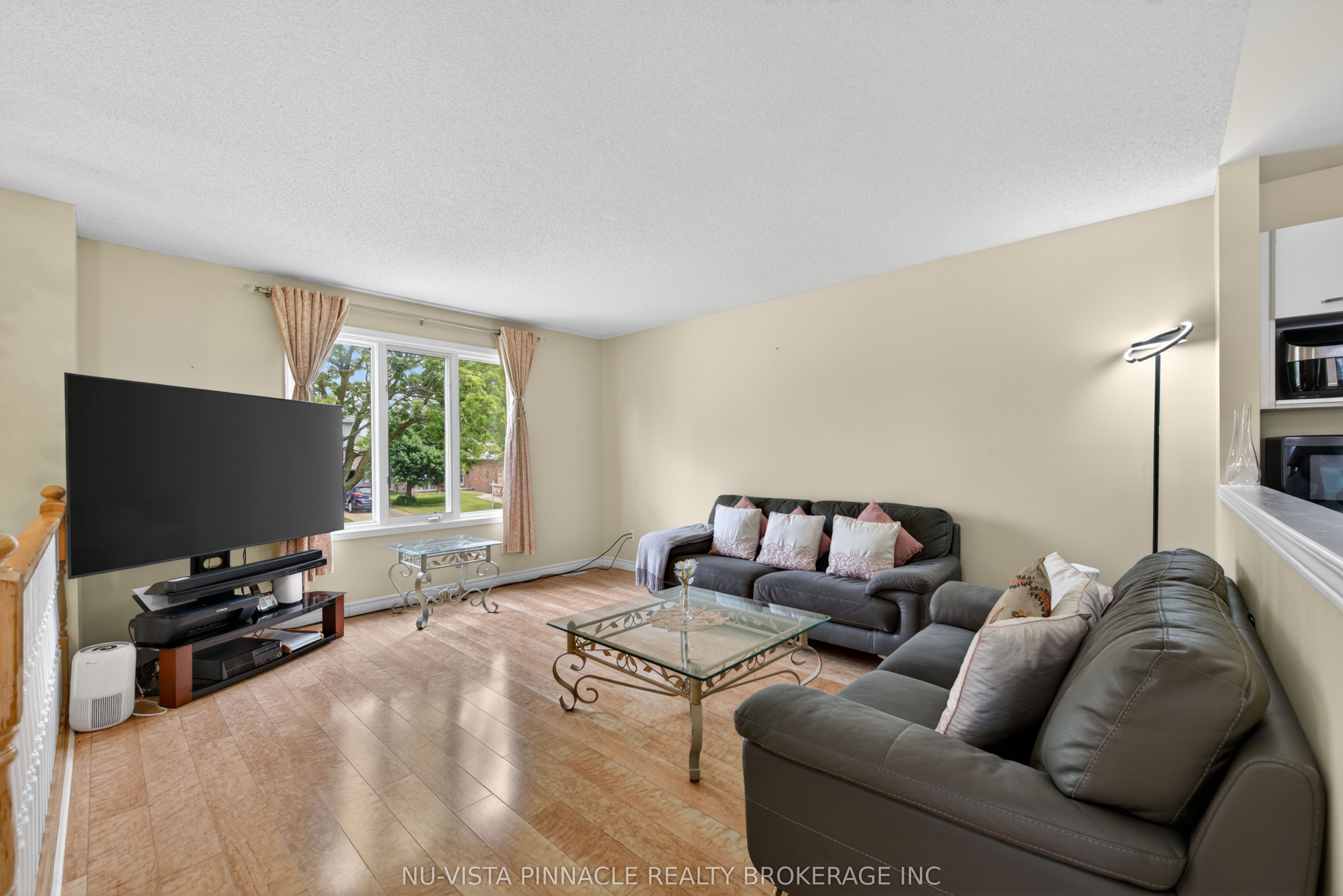 35 Joliet Street Property Photo 7