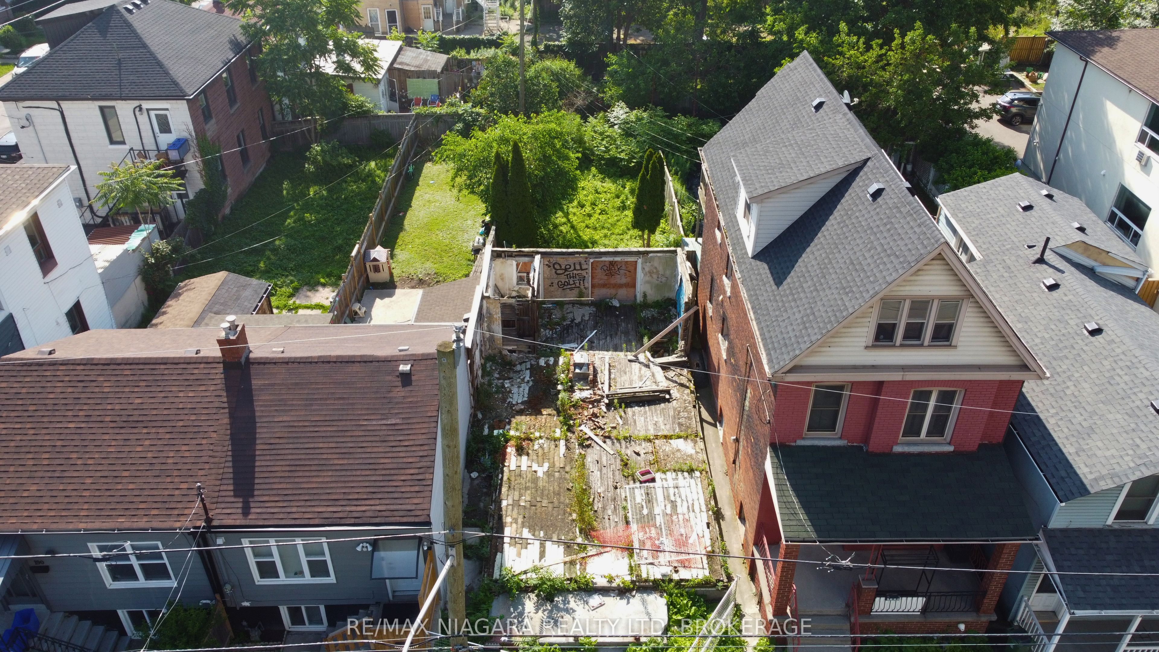 186 John Street N Property Photo 2