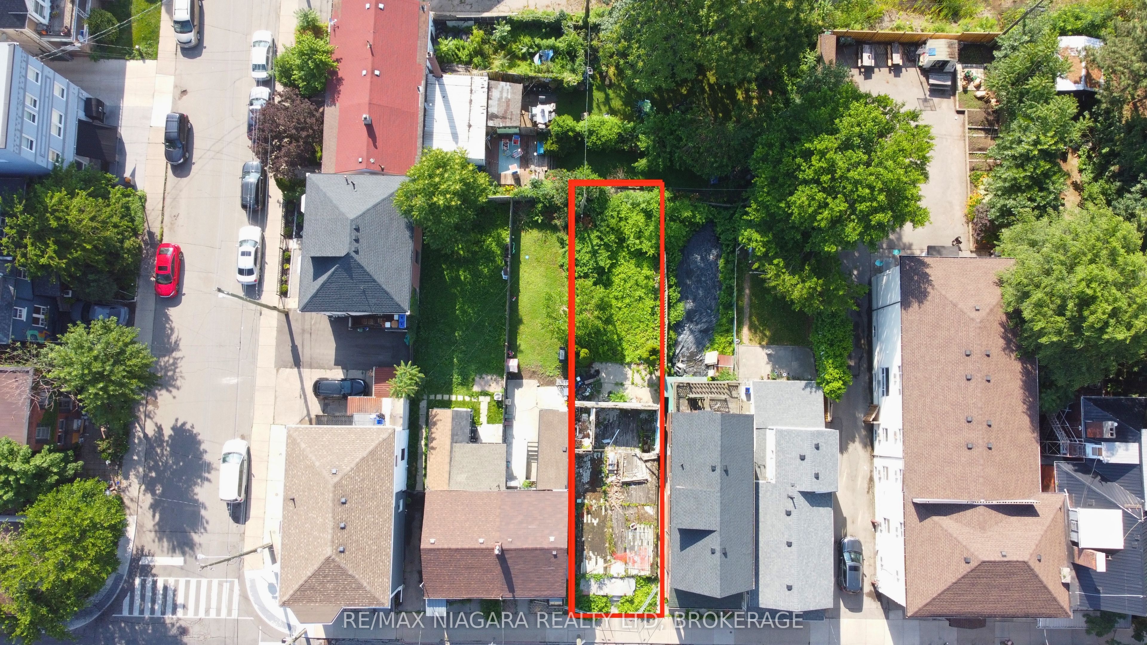 186 John Street N Property Photo 3