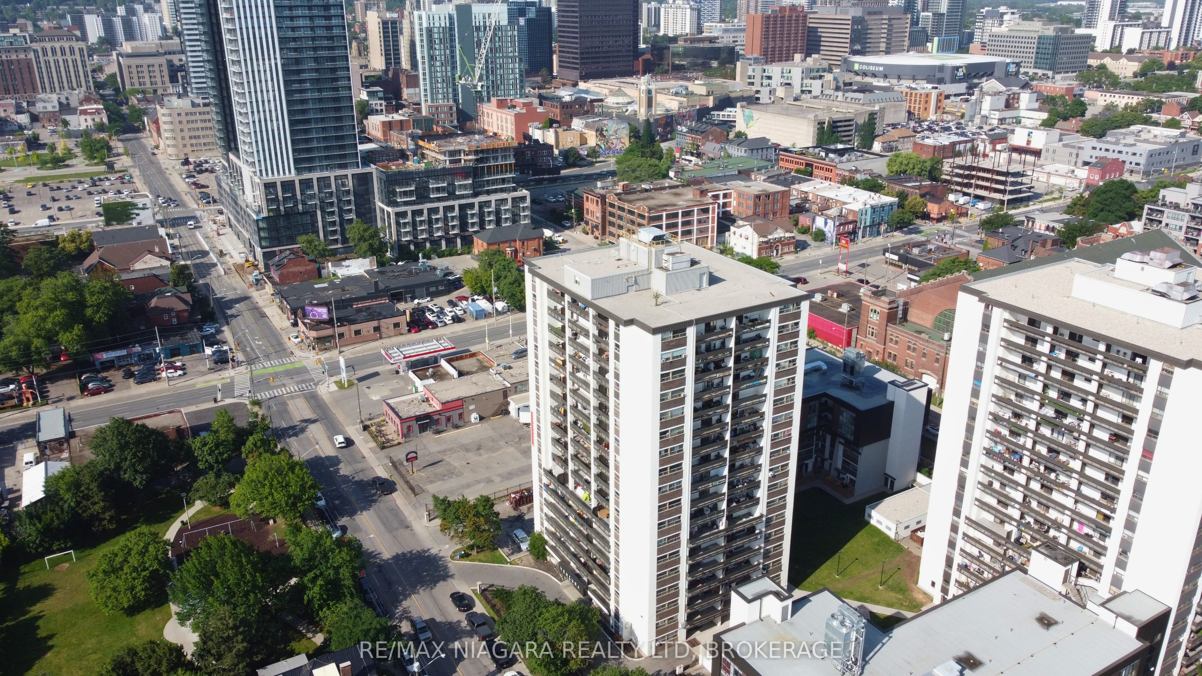 186 John Street N Property Photo 6