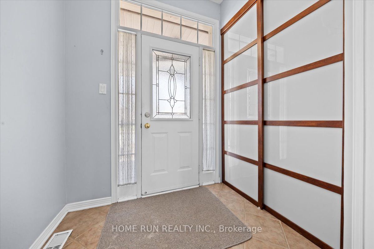 113 Gray Crescent Property Photo 3