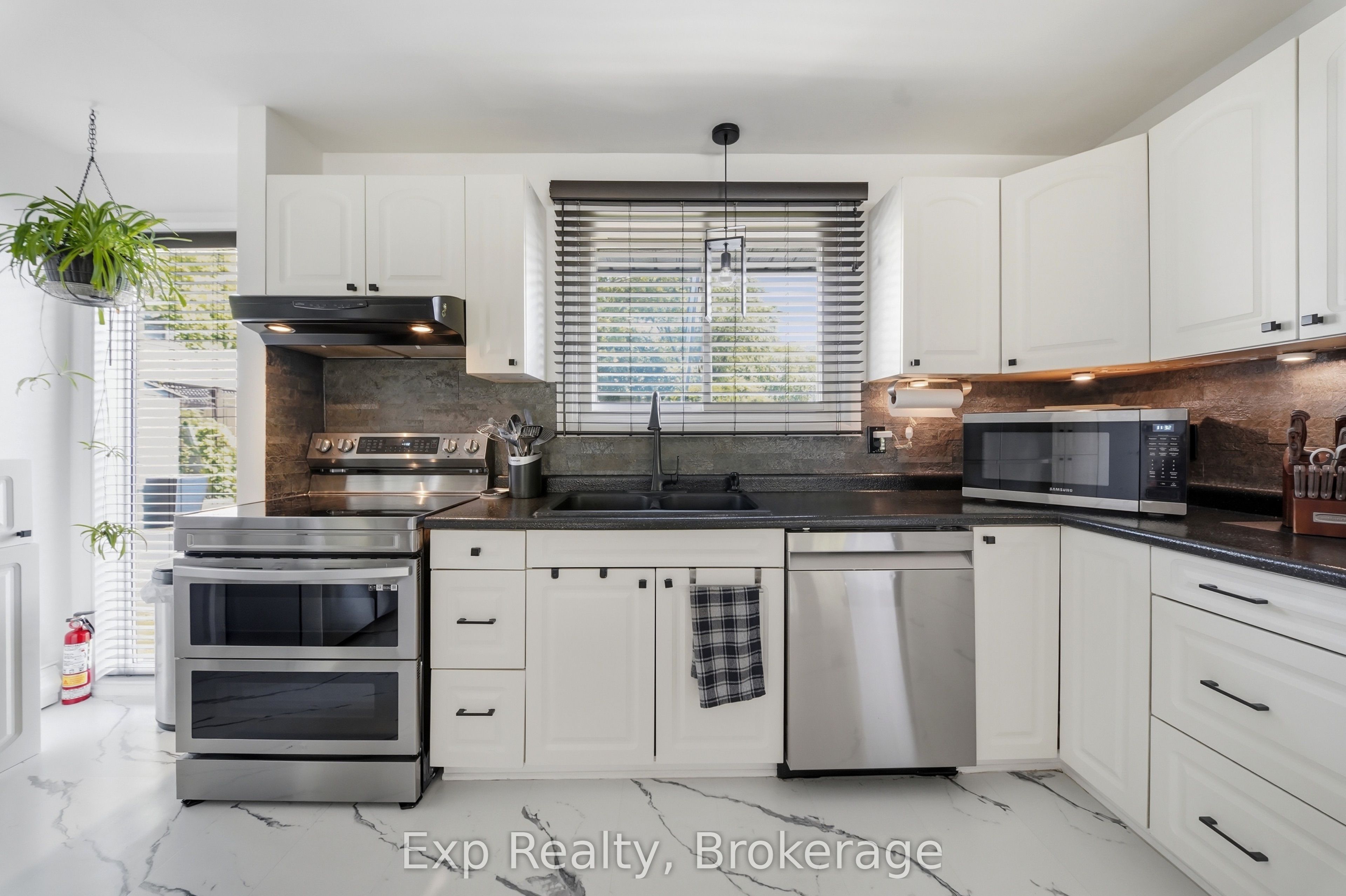 70 Tripp Boulevard Property Photo 10