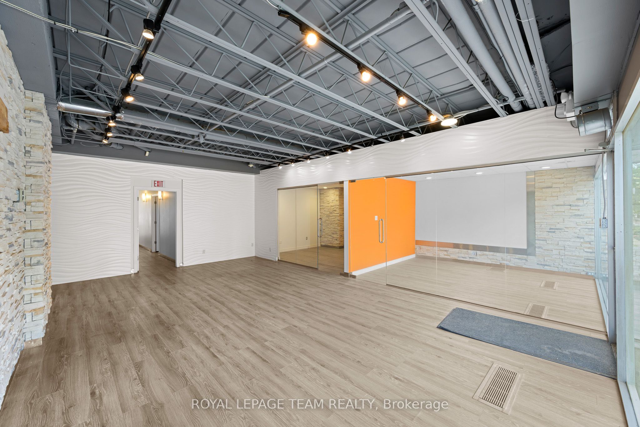 424 Queen Street B Property Photo 4