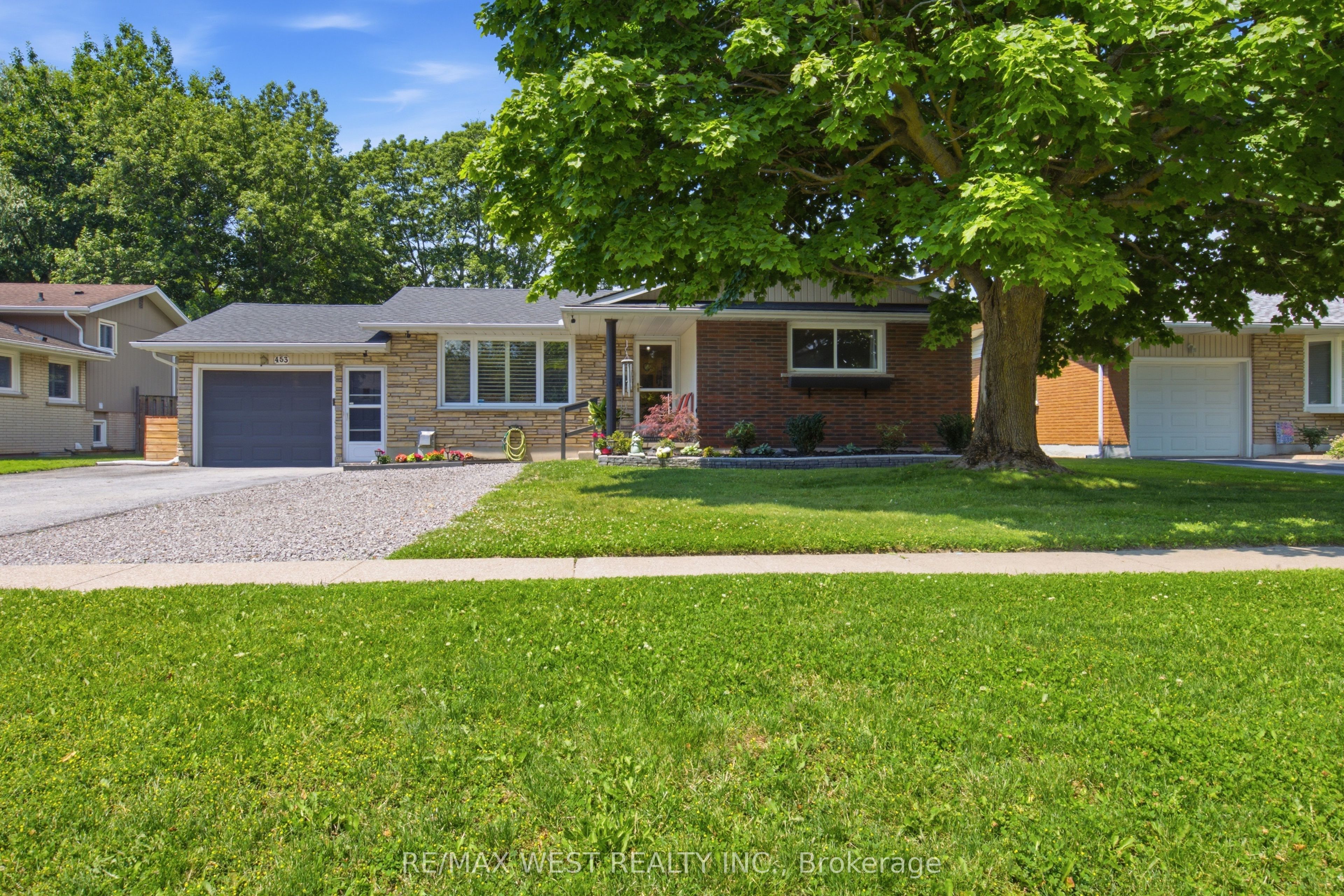 453 Leonard Avenue