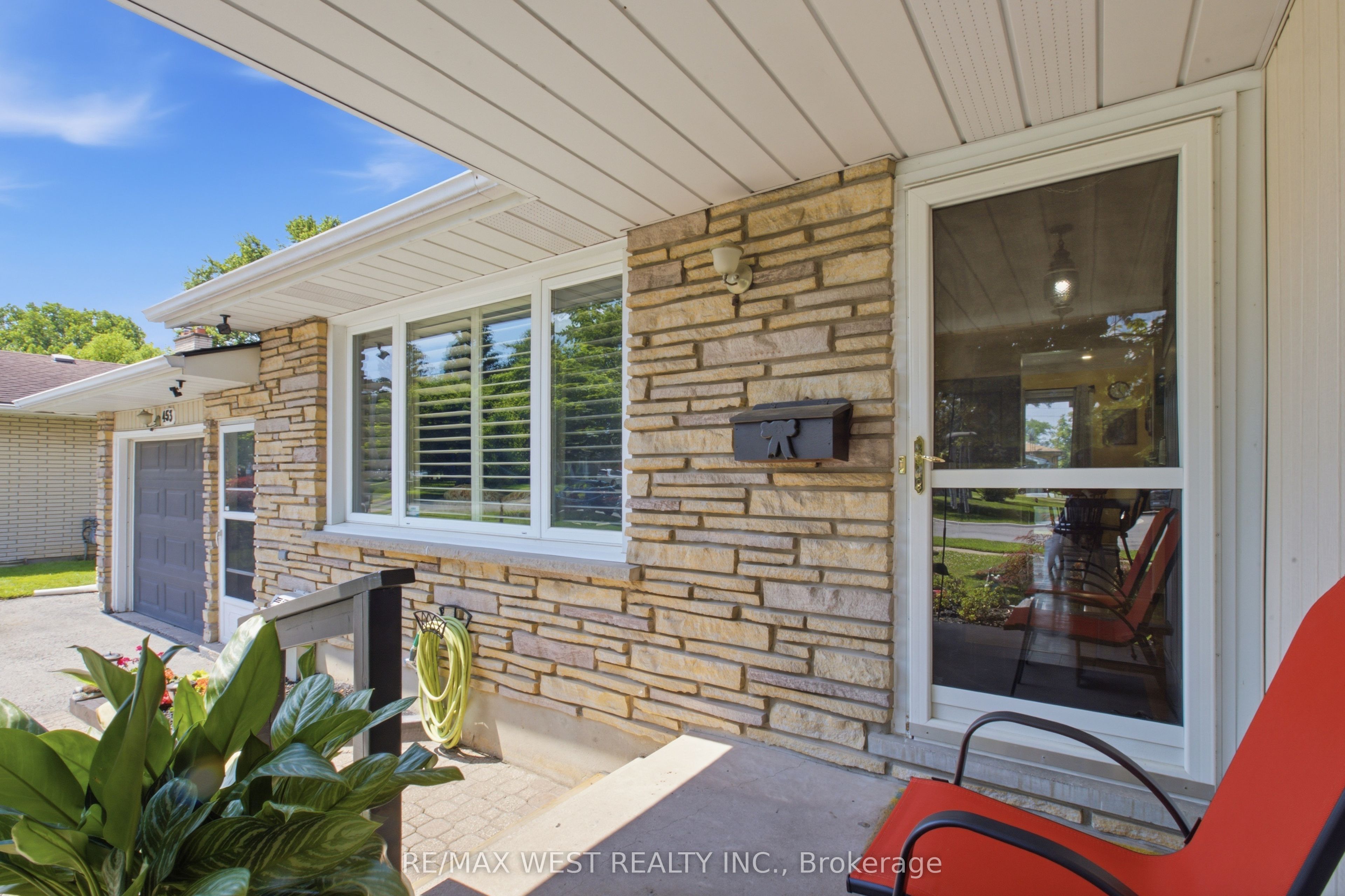 453 Leonard Avenue Property Photo 2