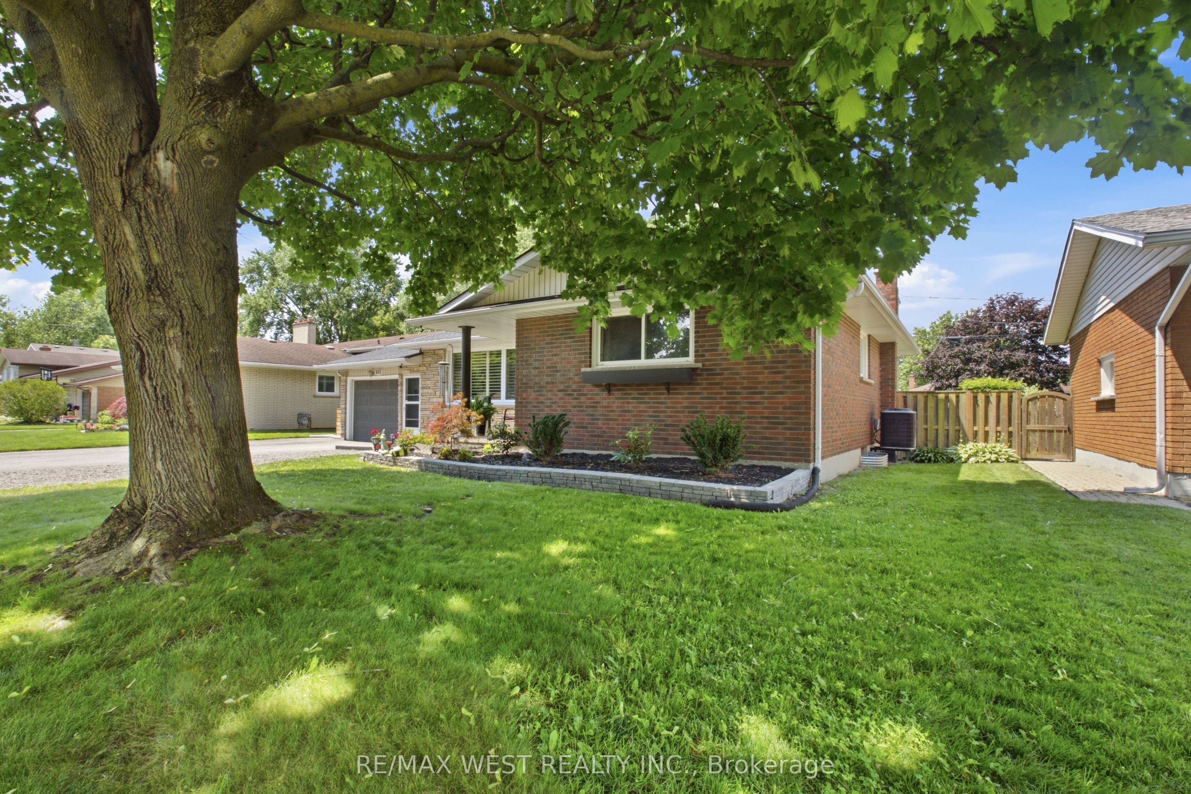 453 Leonard Avenue Property Photo 3