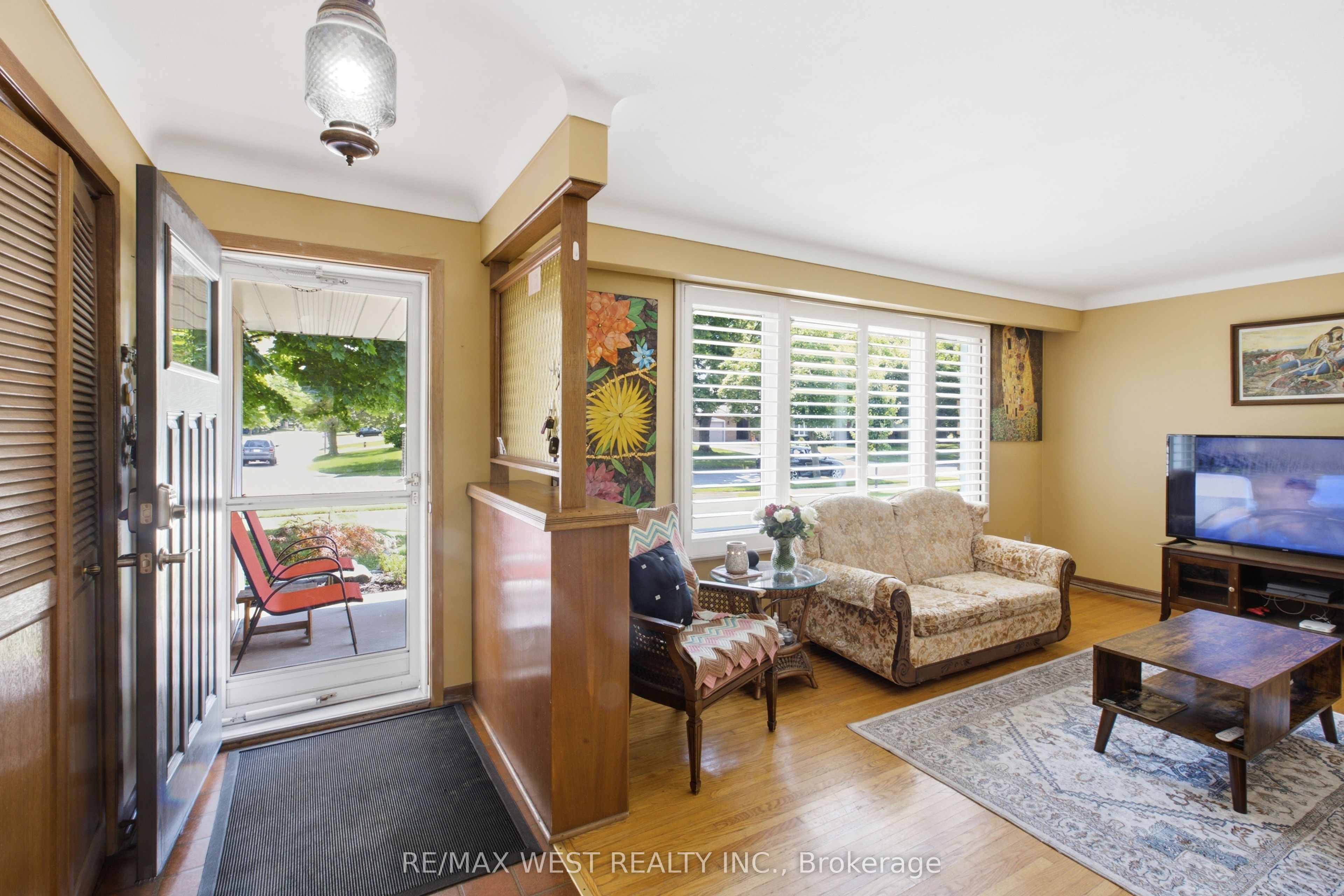 453 Leonard Avenue Property Photo 4