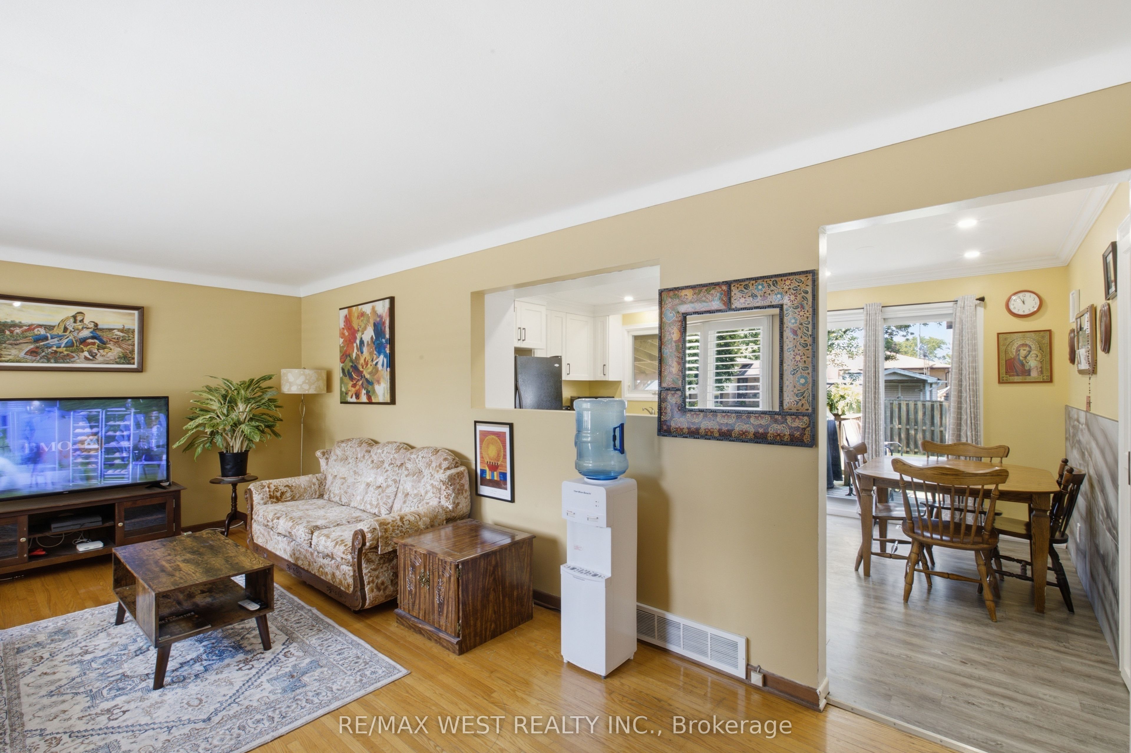 453 Leonard Avenue Property Photo 7