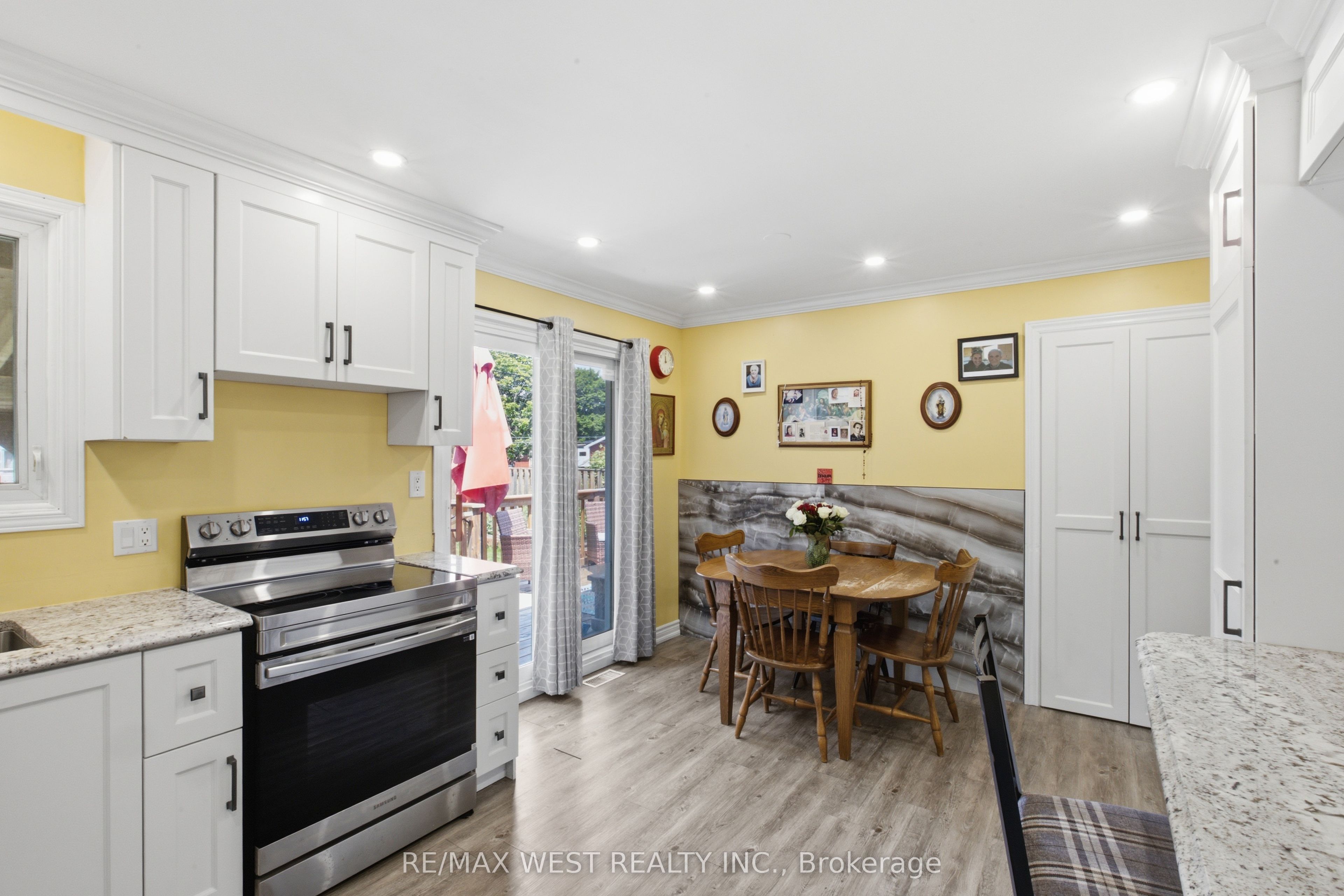 453 Leonard Avenue Property Photo 10