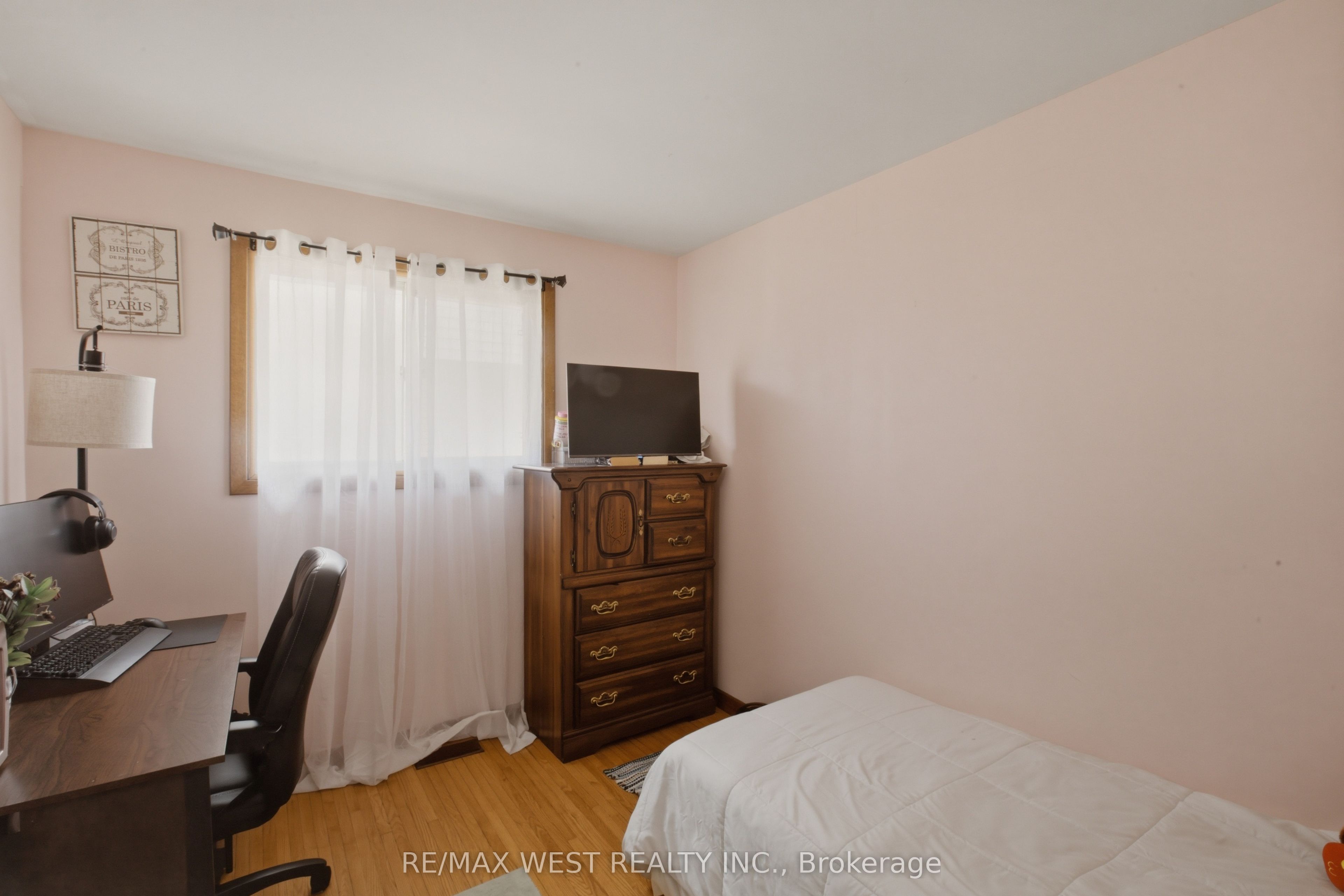 453 Leonard Avenue Property Photo 15