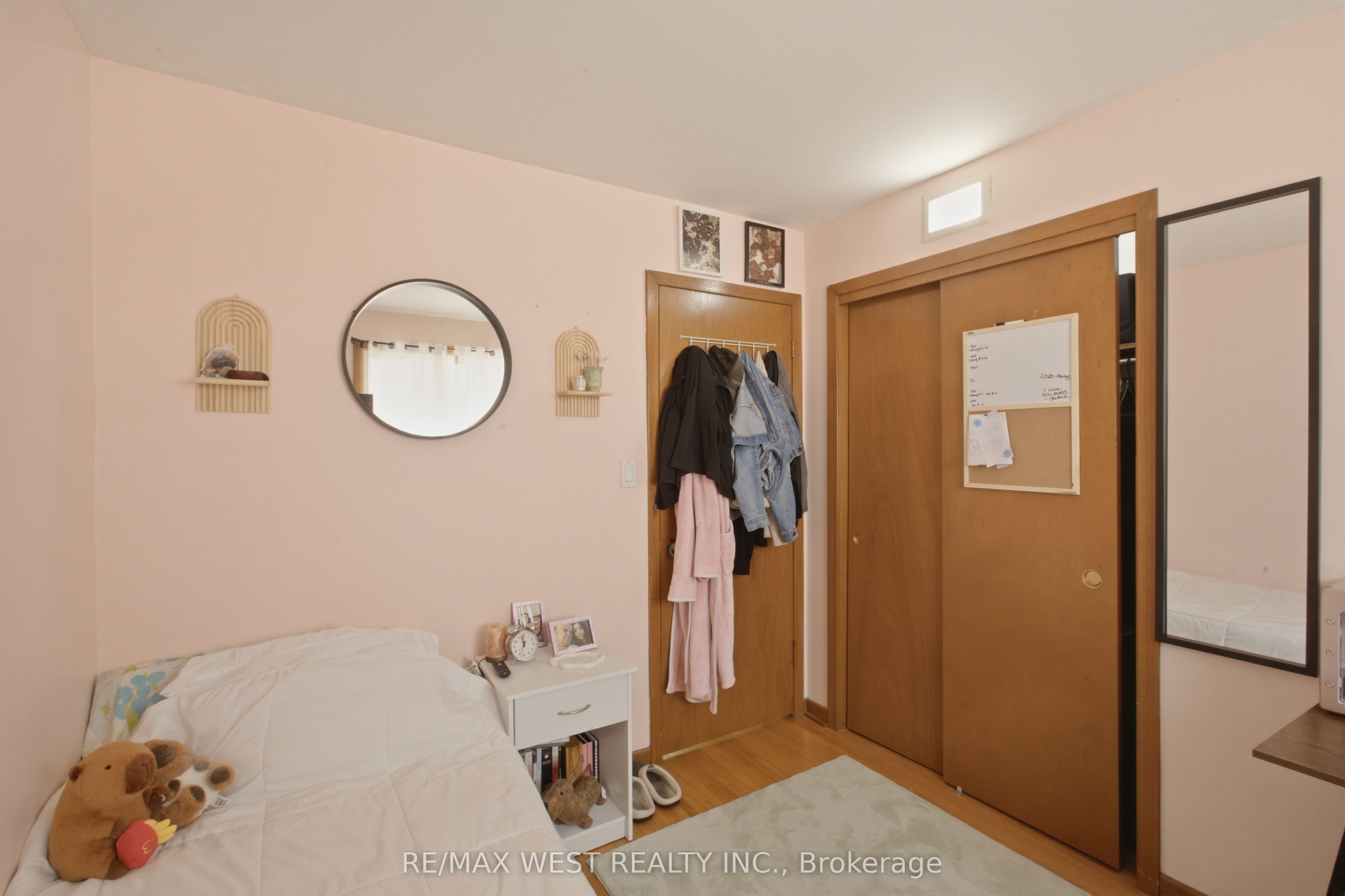 453 Leonard Avenue Property Photo 16