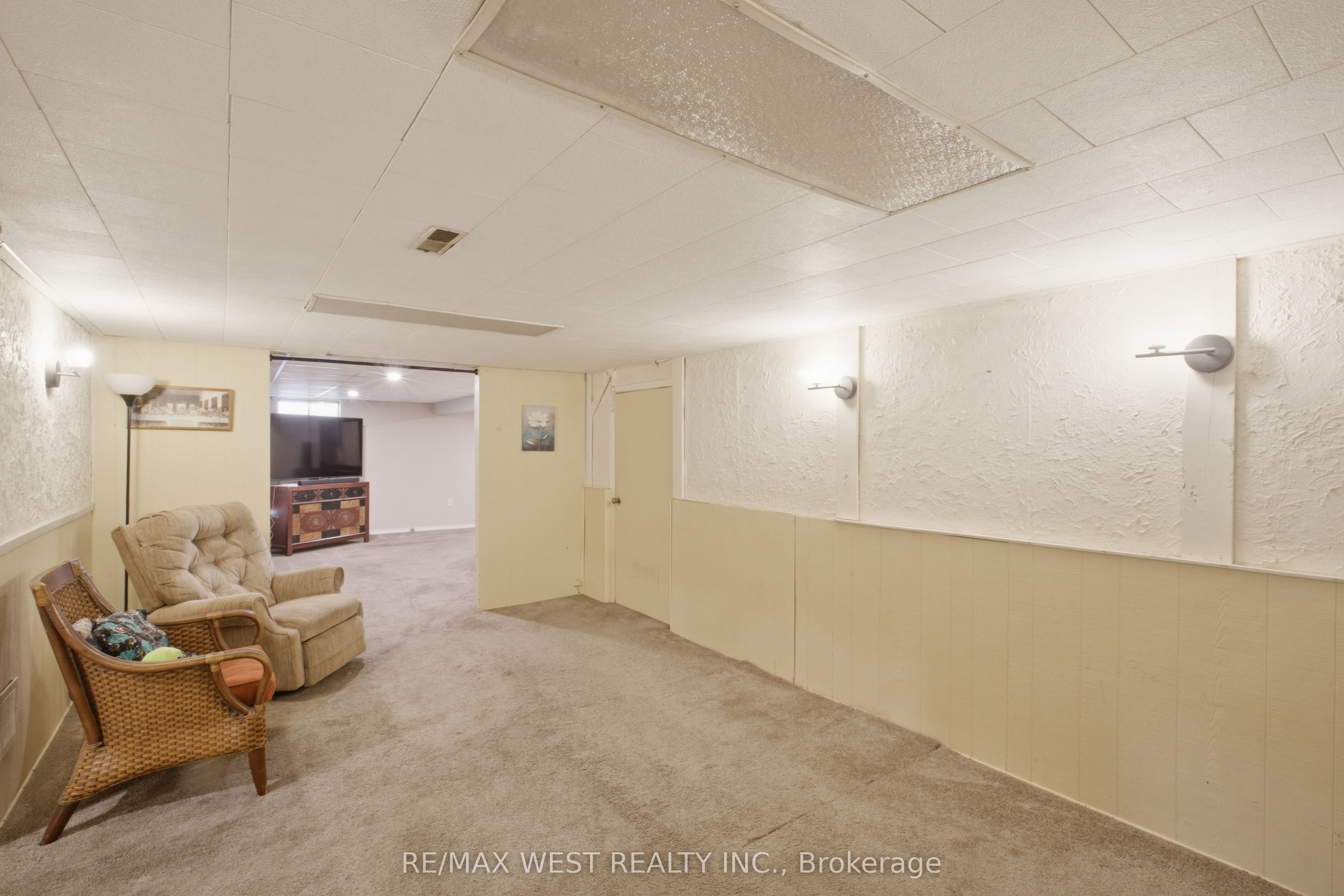 453 Leonard Avenue Property Photo 22