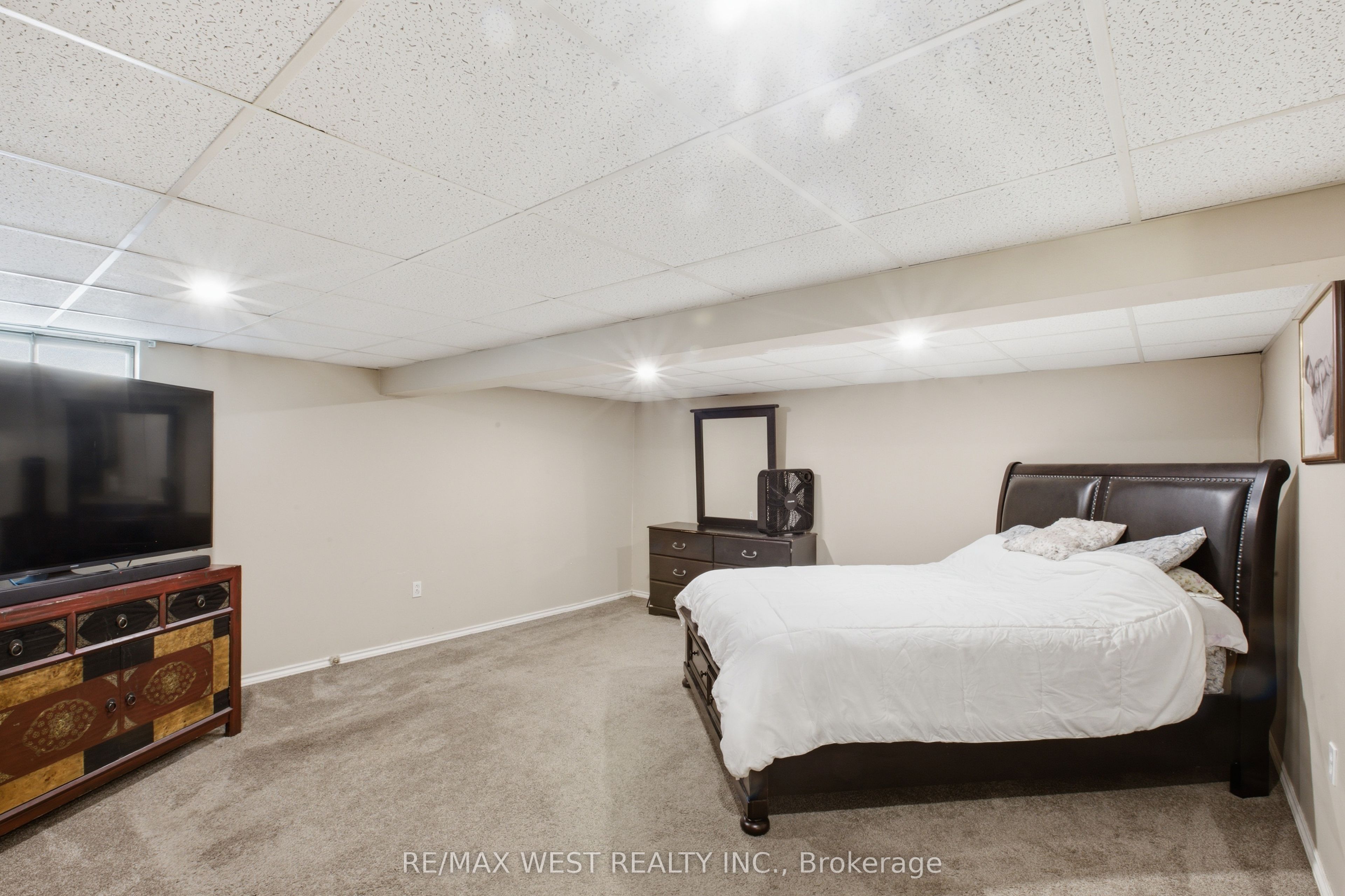 453 Leonard Avenue Property Photo 23