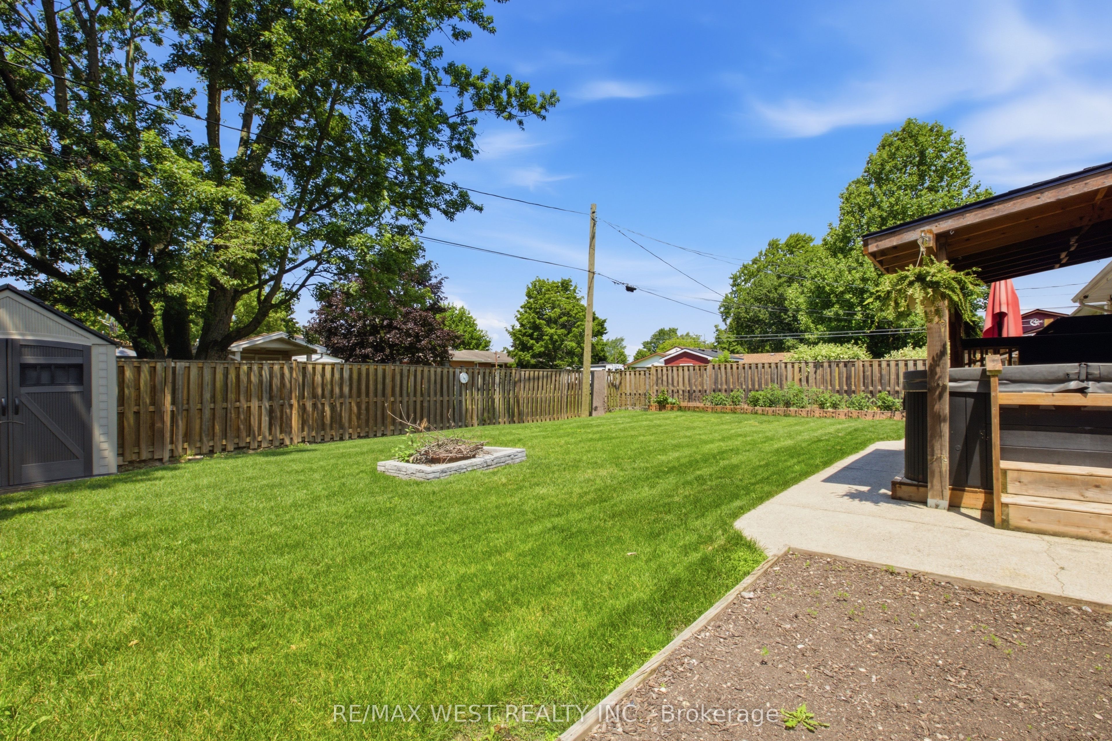 453 Leonard Avenue Property Photo 28