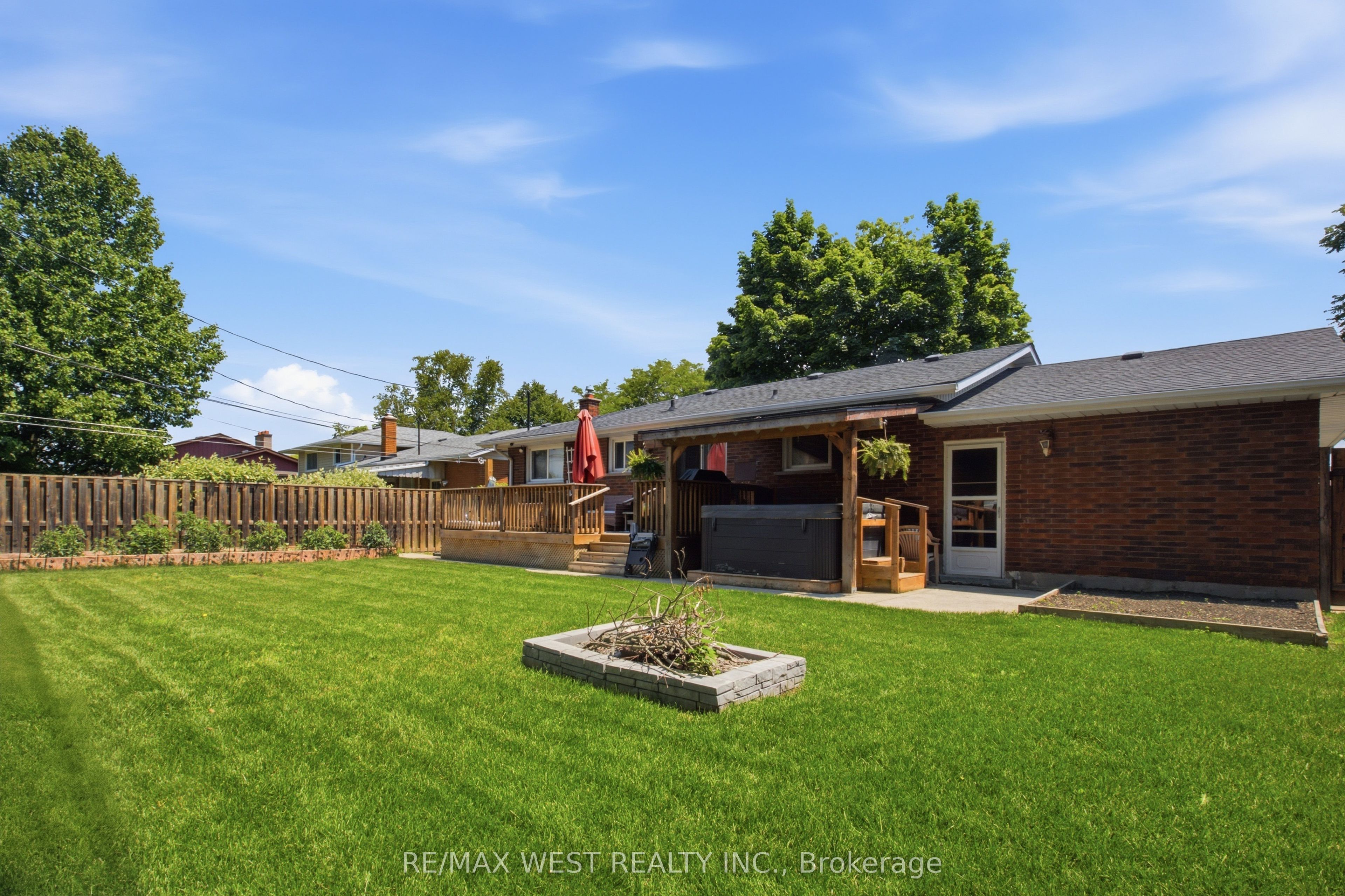 453 Leonard Avenue Property Photo 29