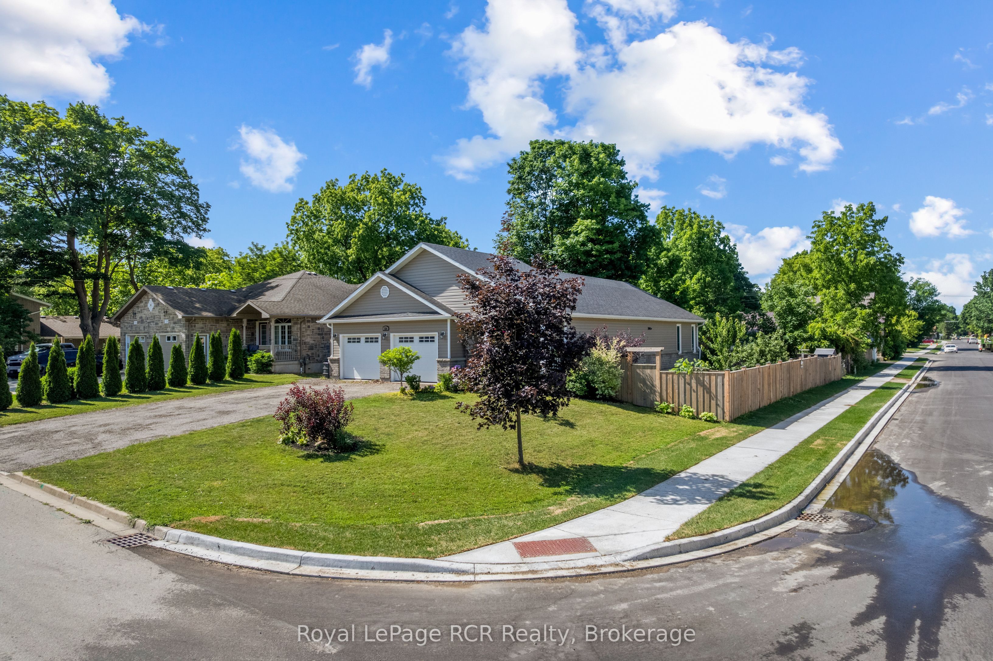724 Elgin Street Property Photo 2