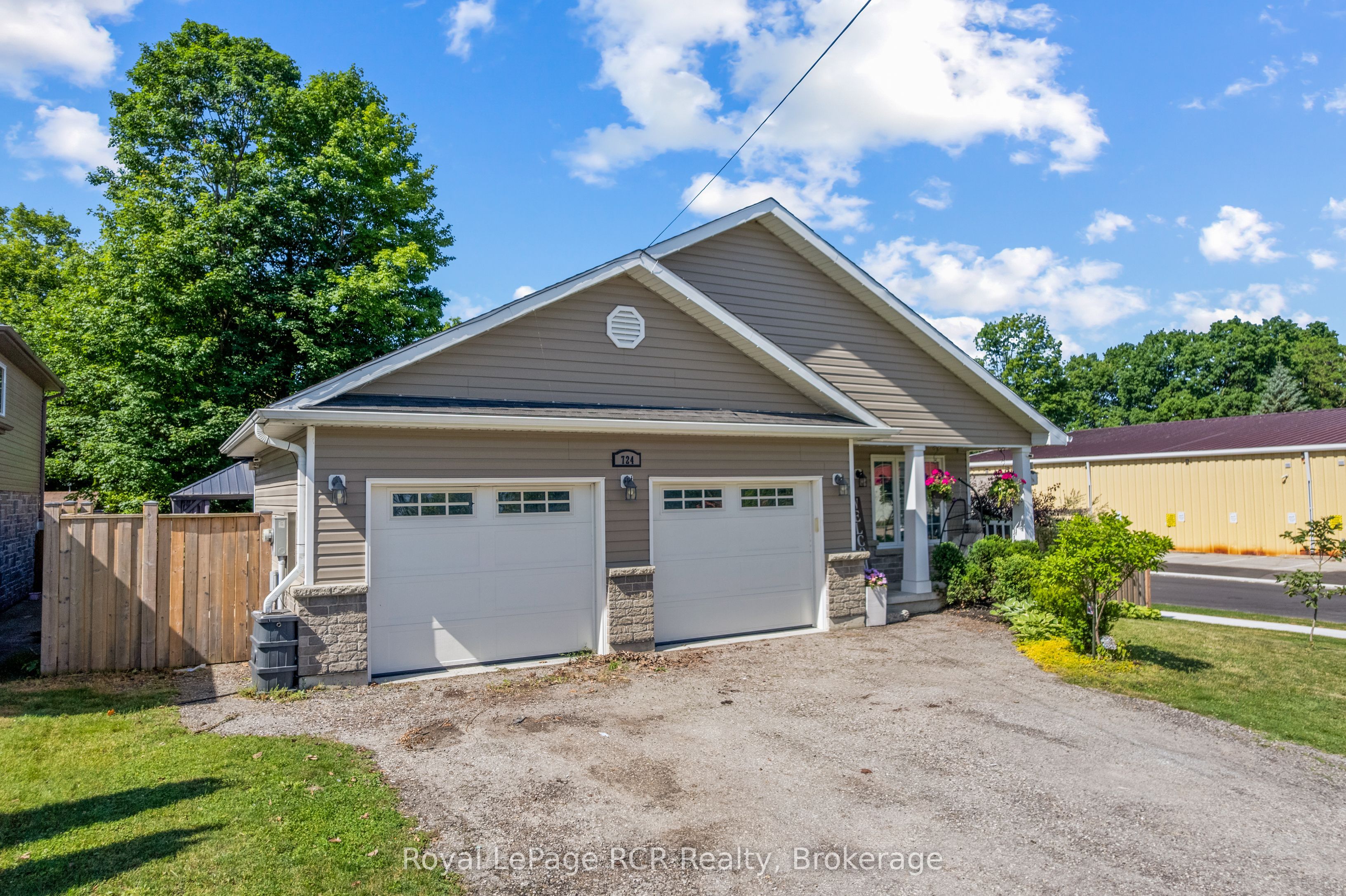 724 Elgin Street Property Photo 3