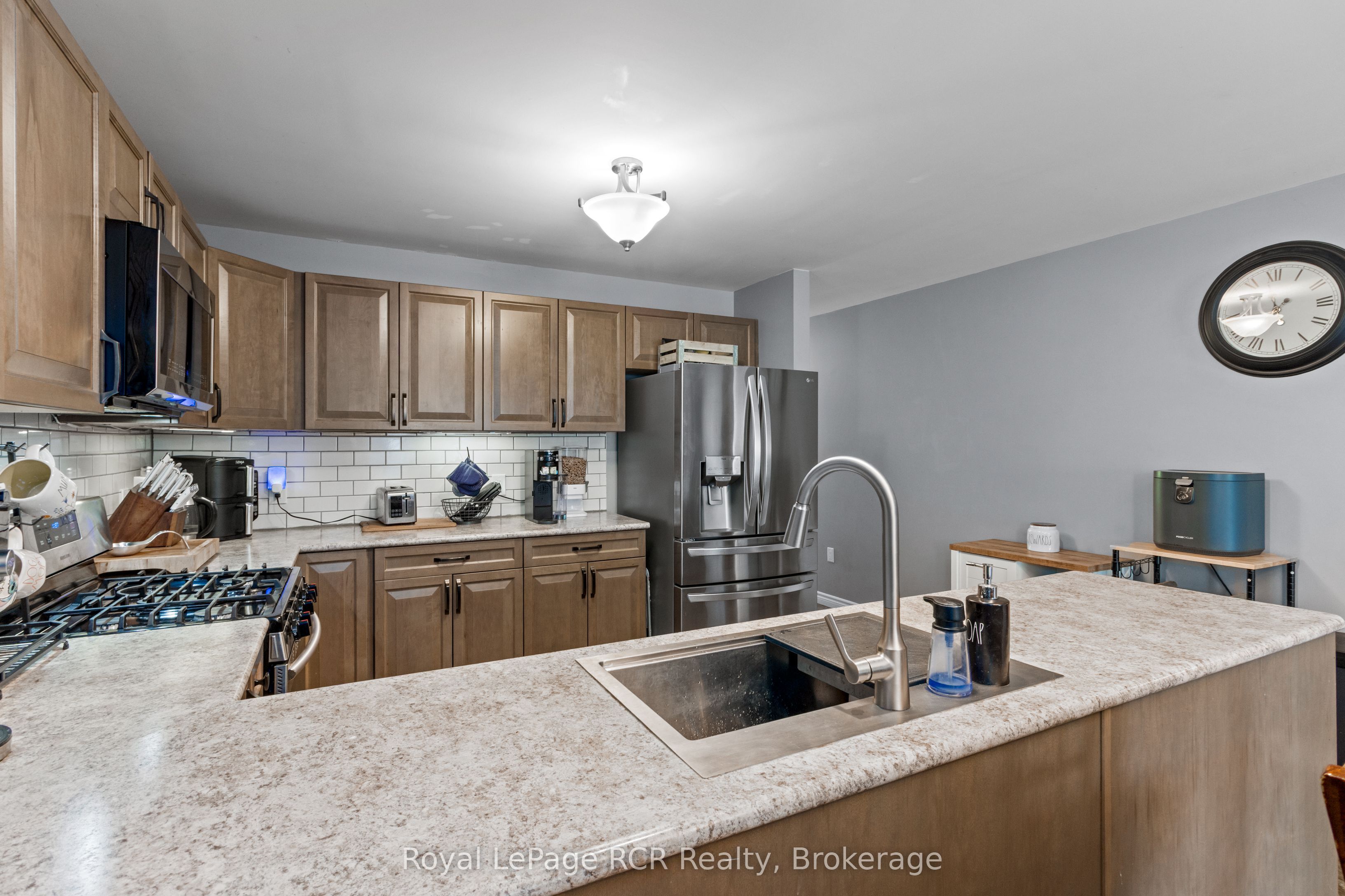724 Elgin Street Property Photo 6