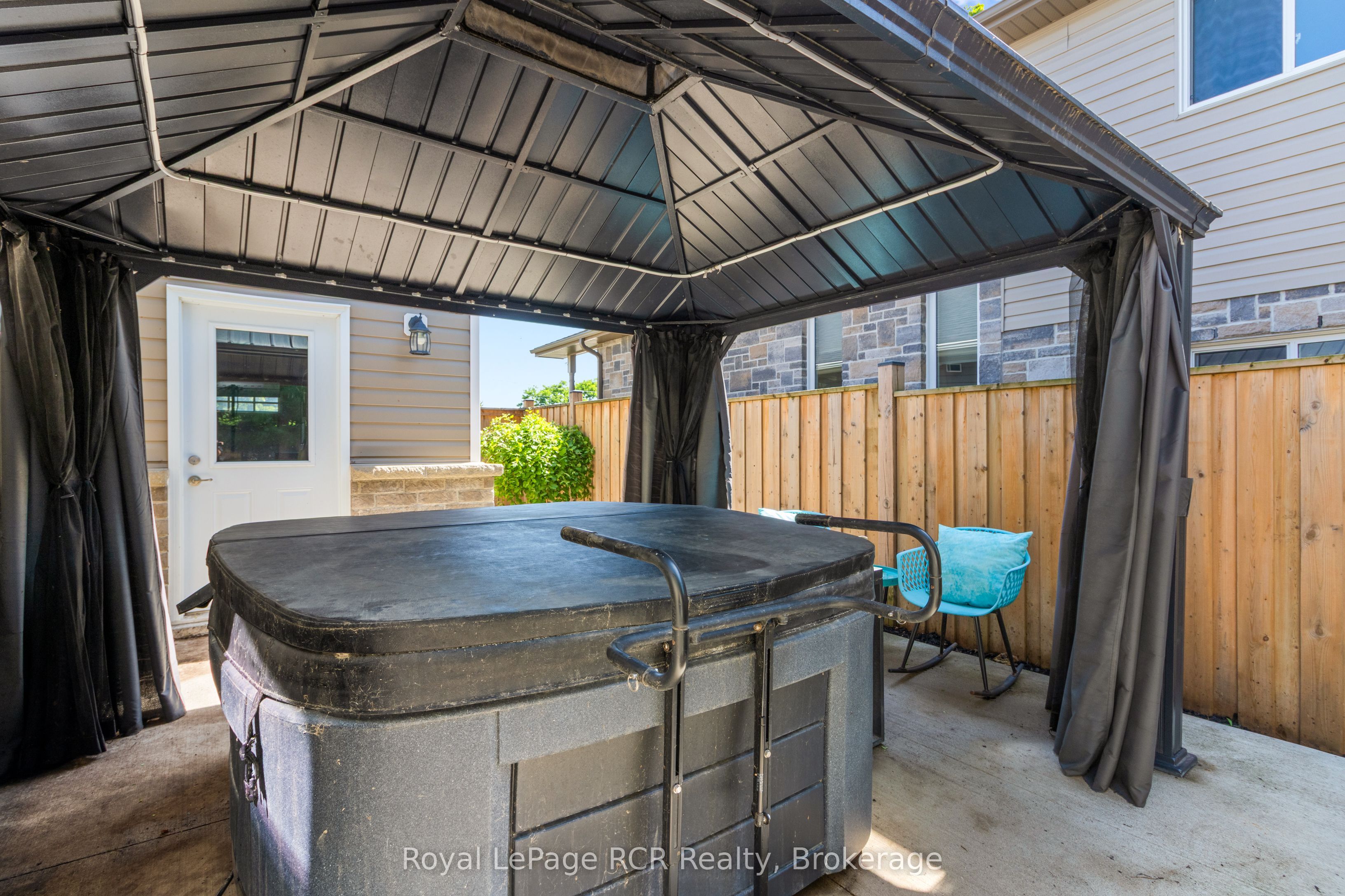724 Elgin Street Property Photo 20