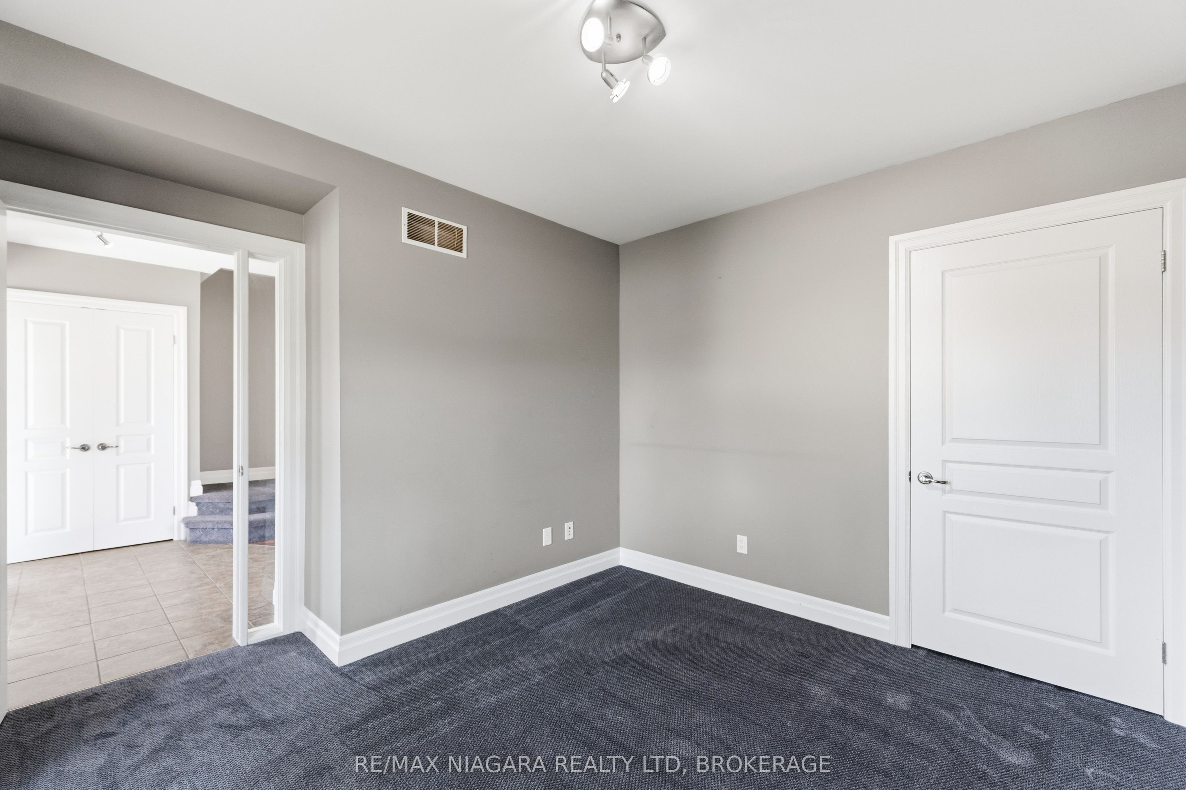 291 Vine Street Property Photo 7