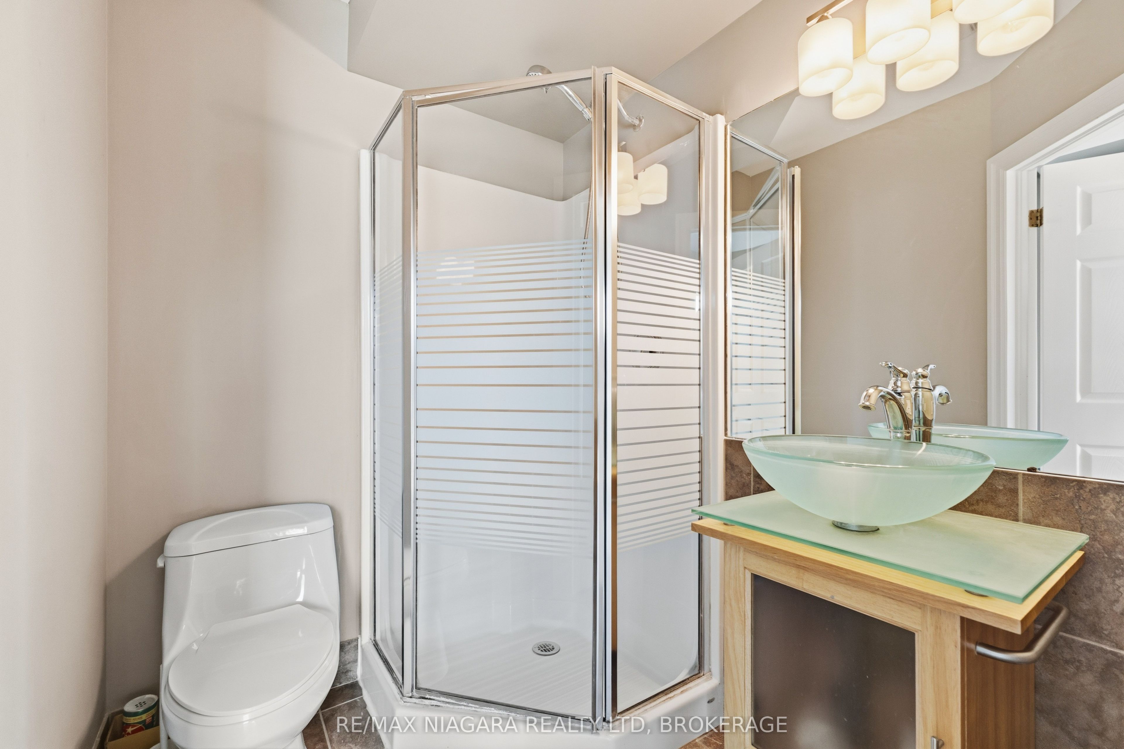 291 Vine Street Property Photo 17