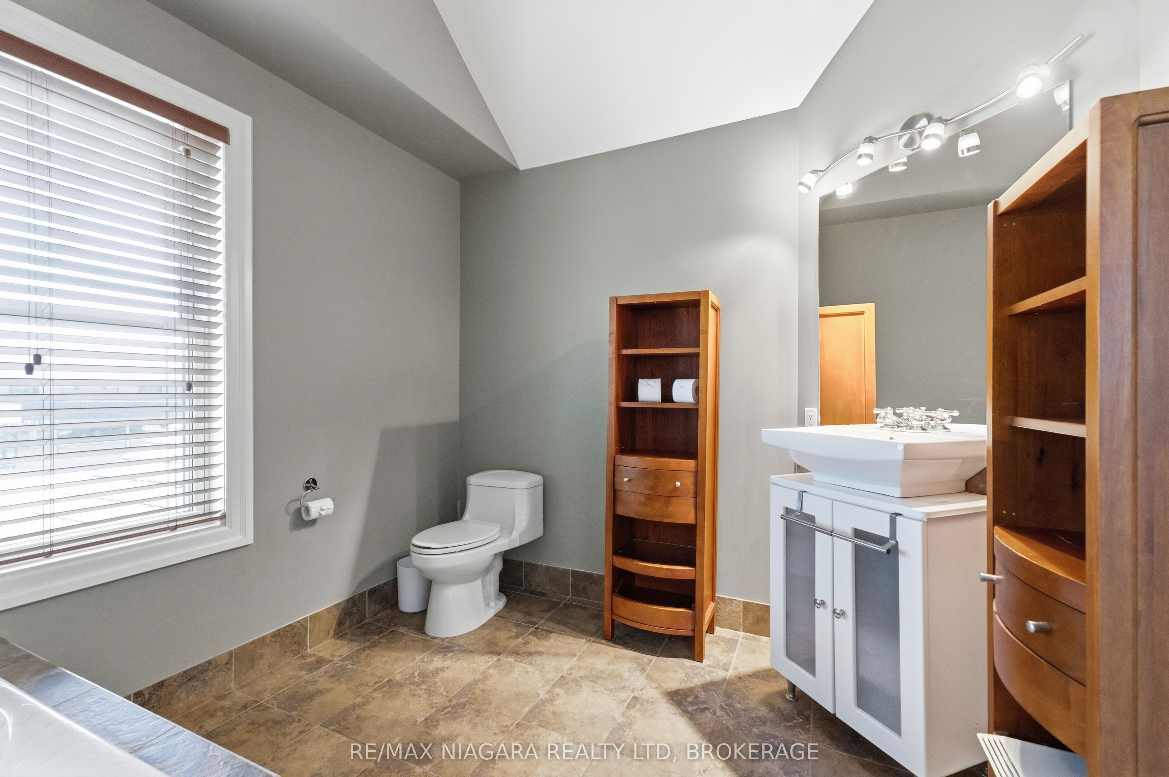 291 Vine Street Property Photo 27