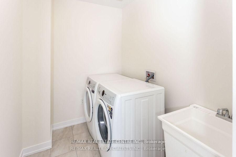16 Monteith Drive S Property Photo 8