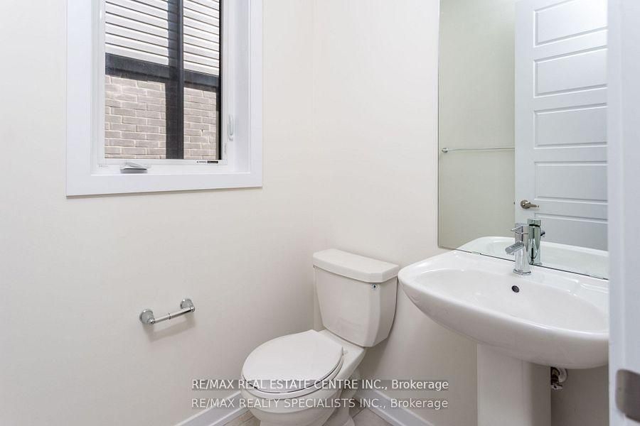 16 Monteith Drive S Property Photo 10