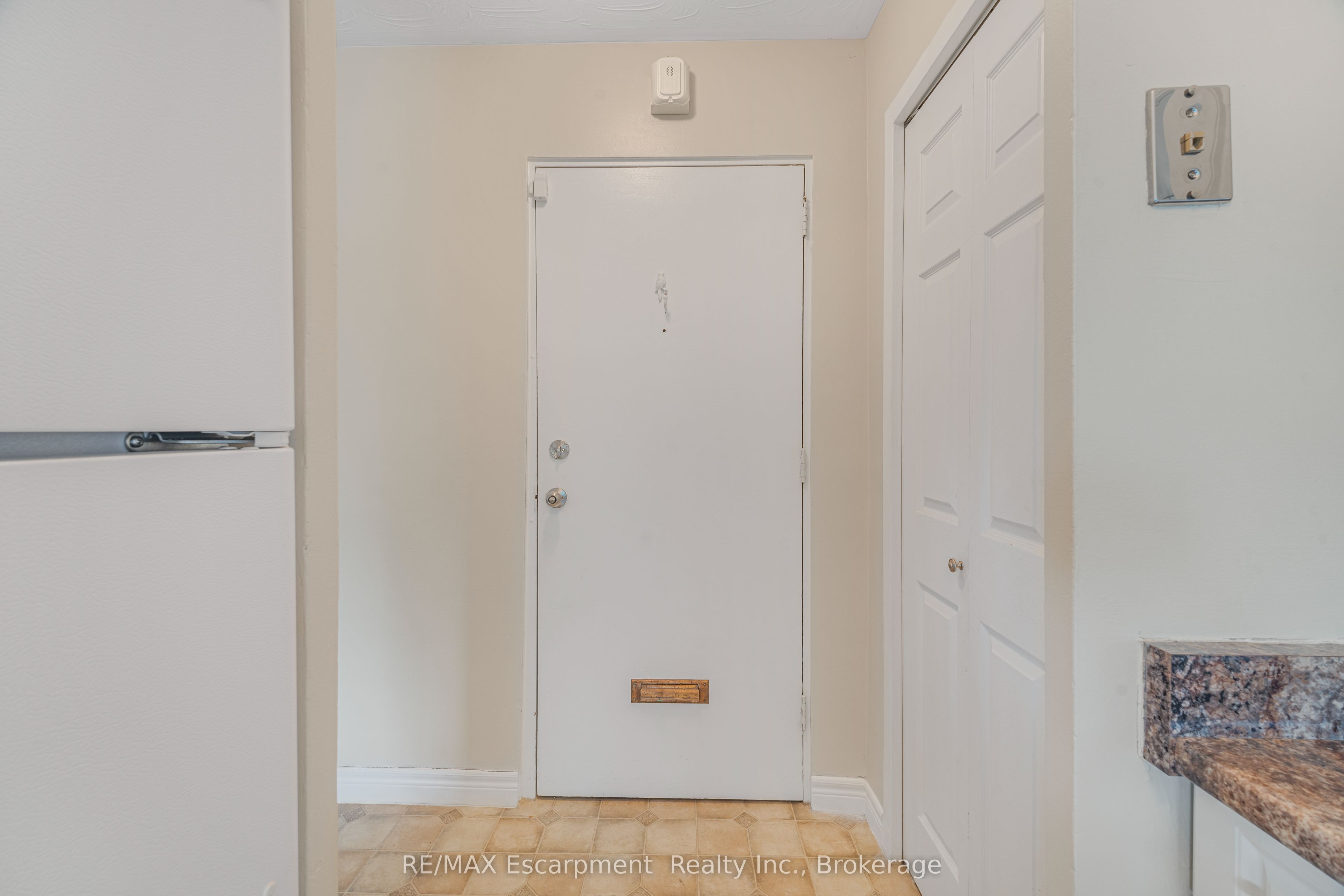 485 Thorold Road 203 Property Photo 3