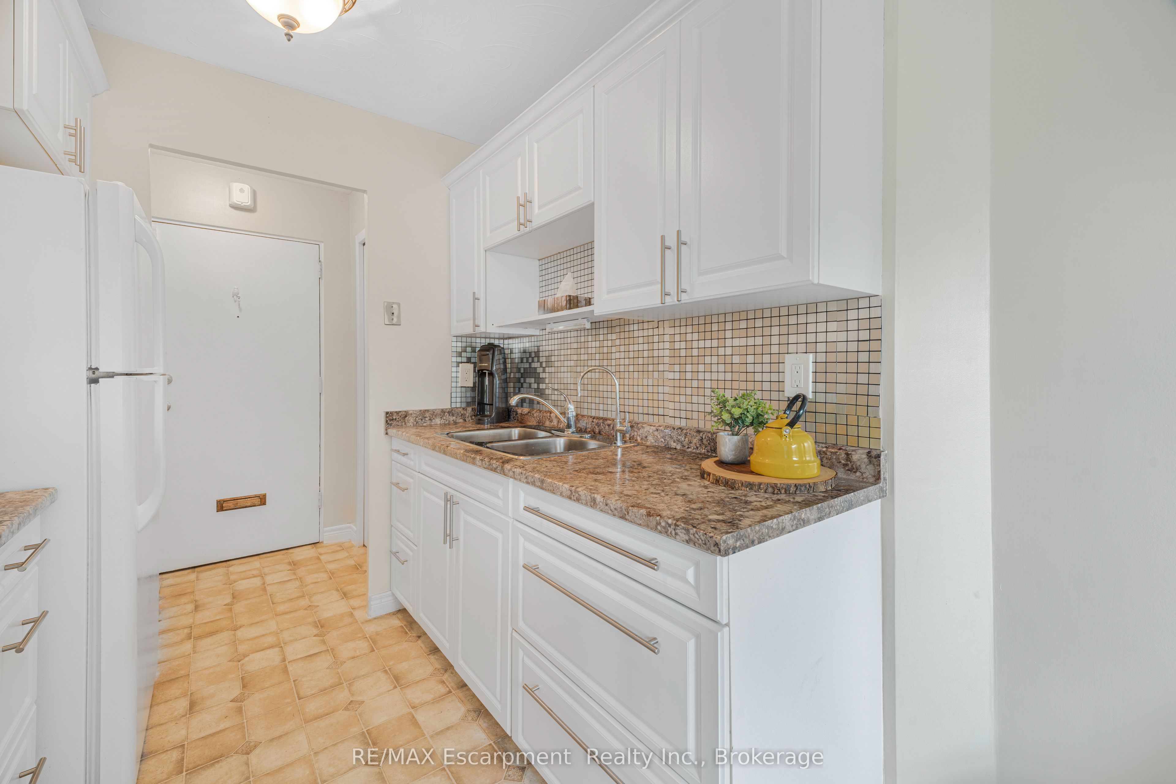 485 Thorold Road 203 Property Photo 6