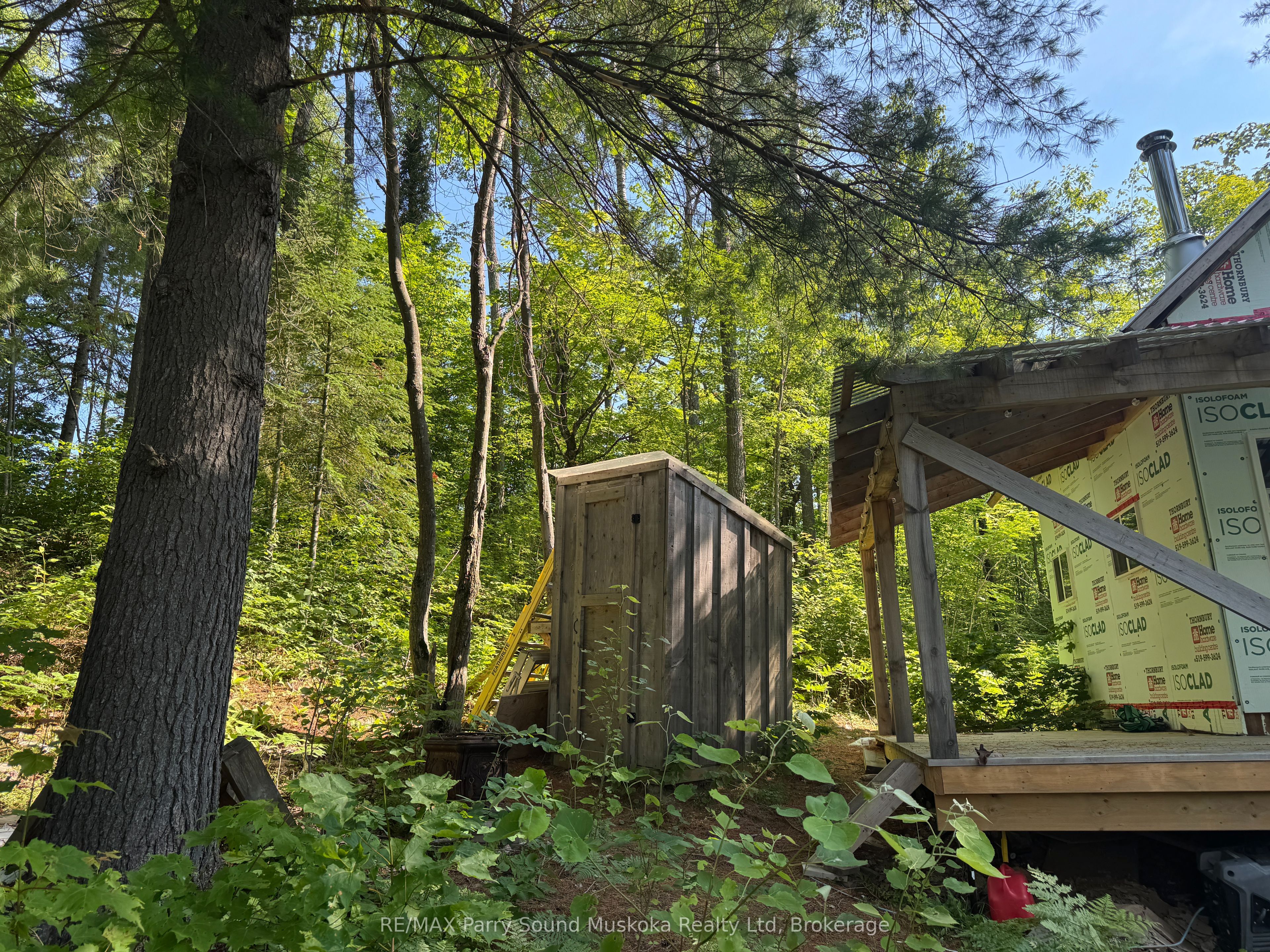 7 Bourbonnaise Island Property Photo 3