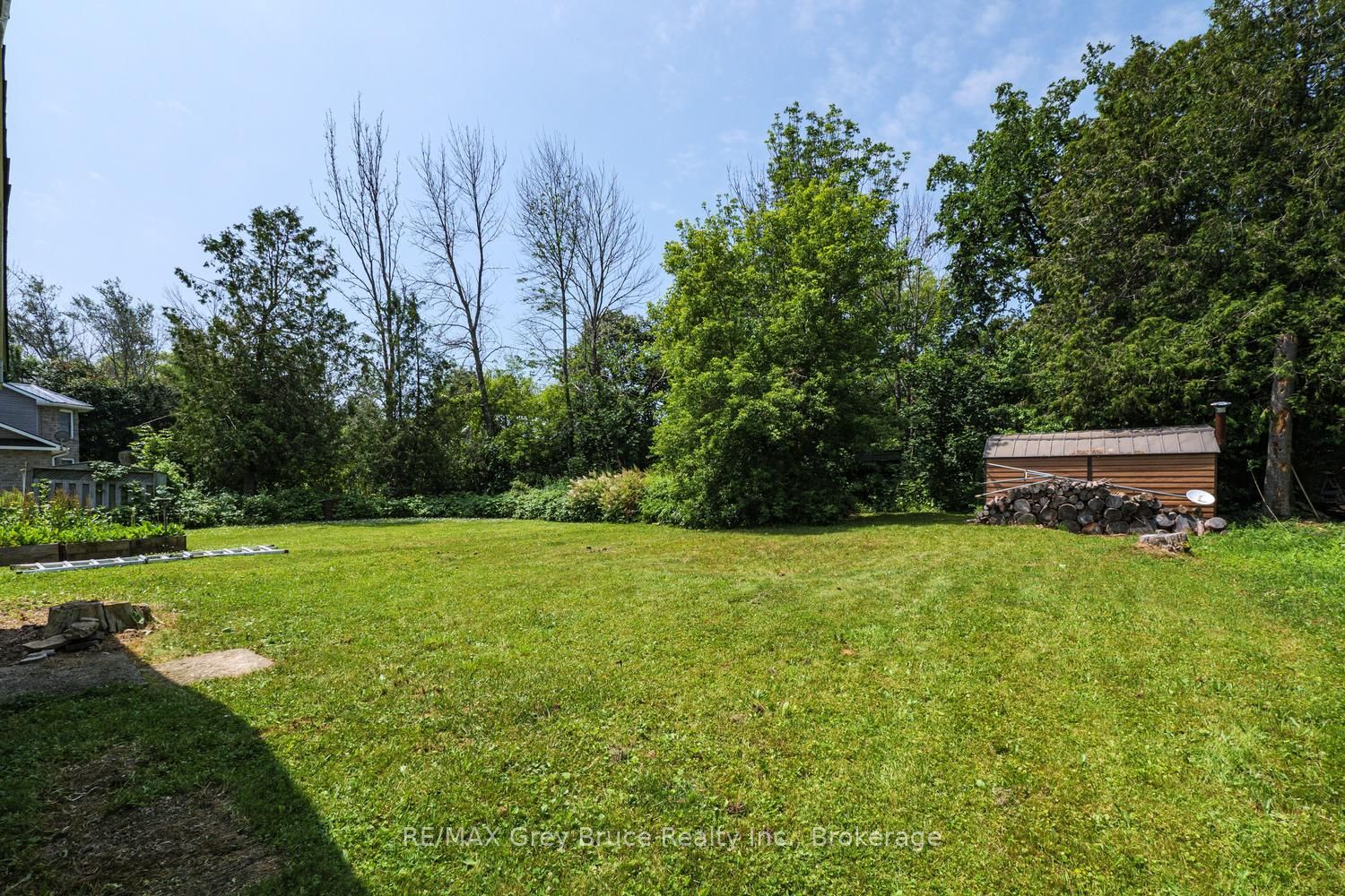 586 Dawson Street S Property Photo 5