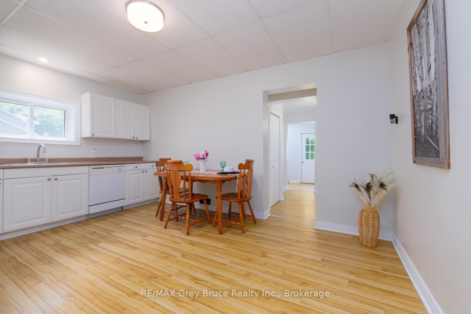 586 Dawson Street S Property Photo 9