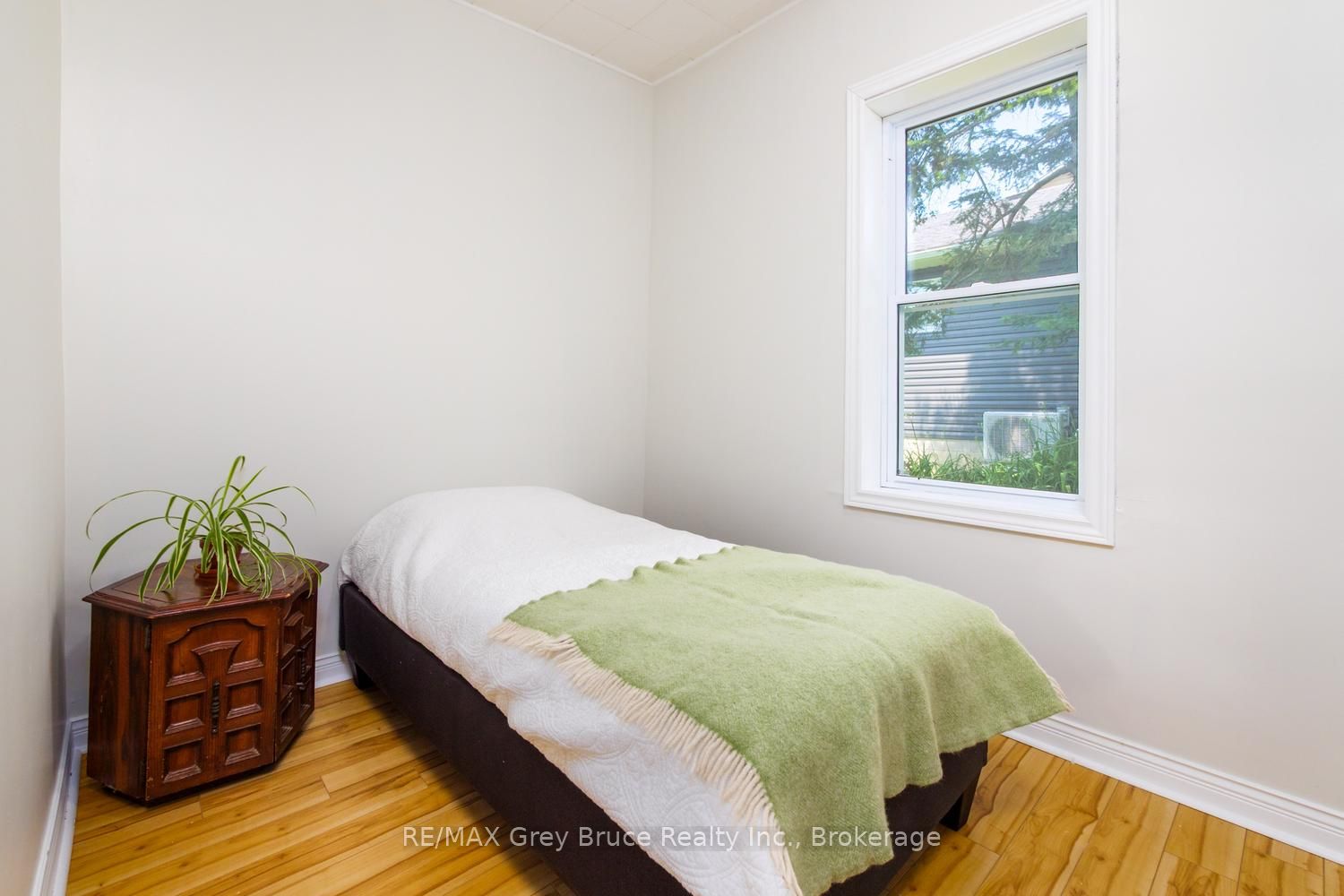 586 Dawson Street S Property Photo 13