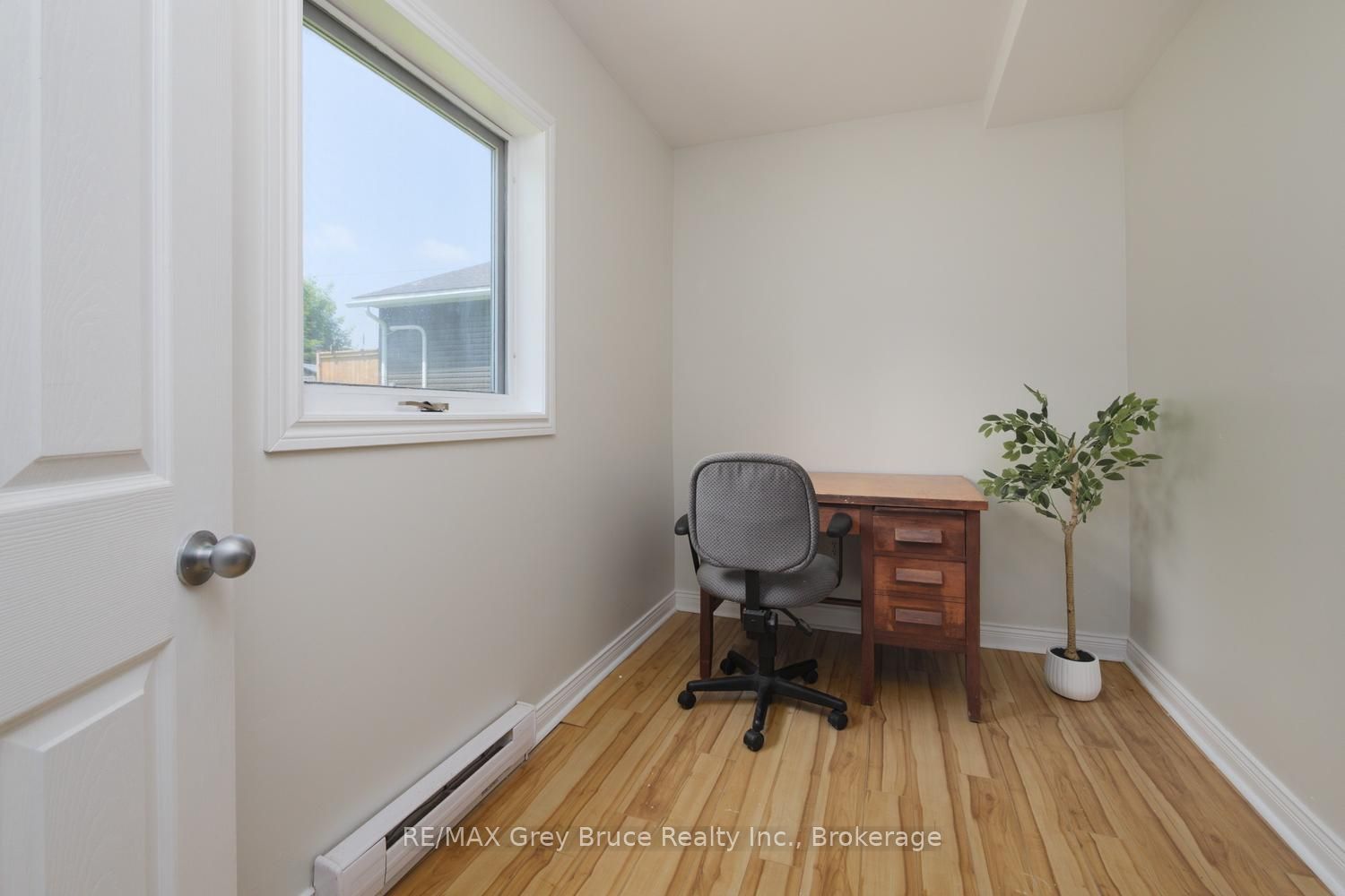 586 Dawson Street S Property Photo 18