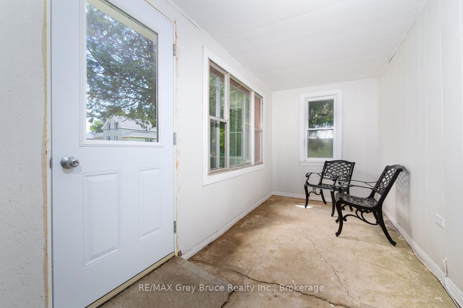 586 Dawson Street S Property Photo 19