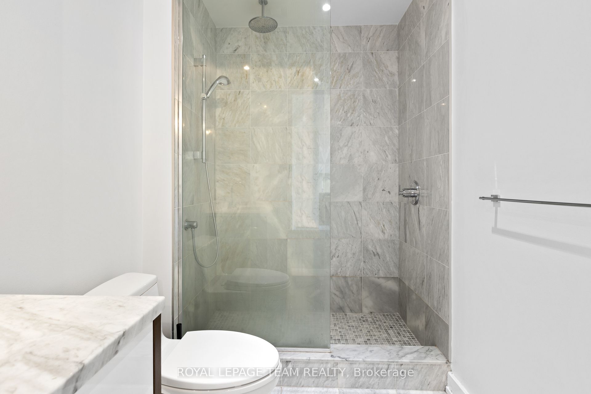 111 Champagne Avenue S 1506 Property Photo 8