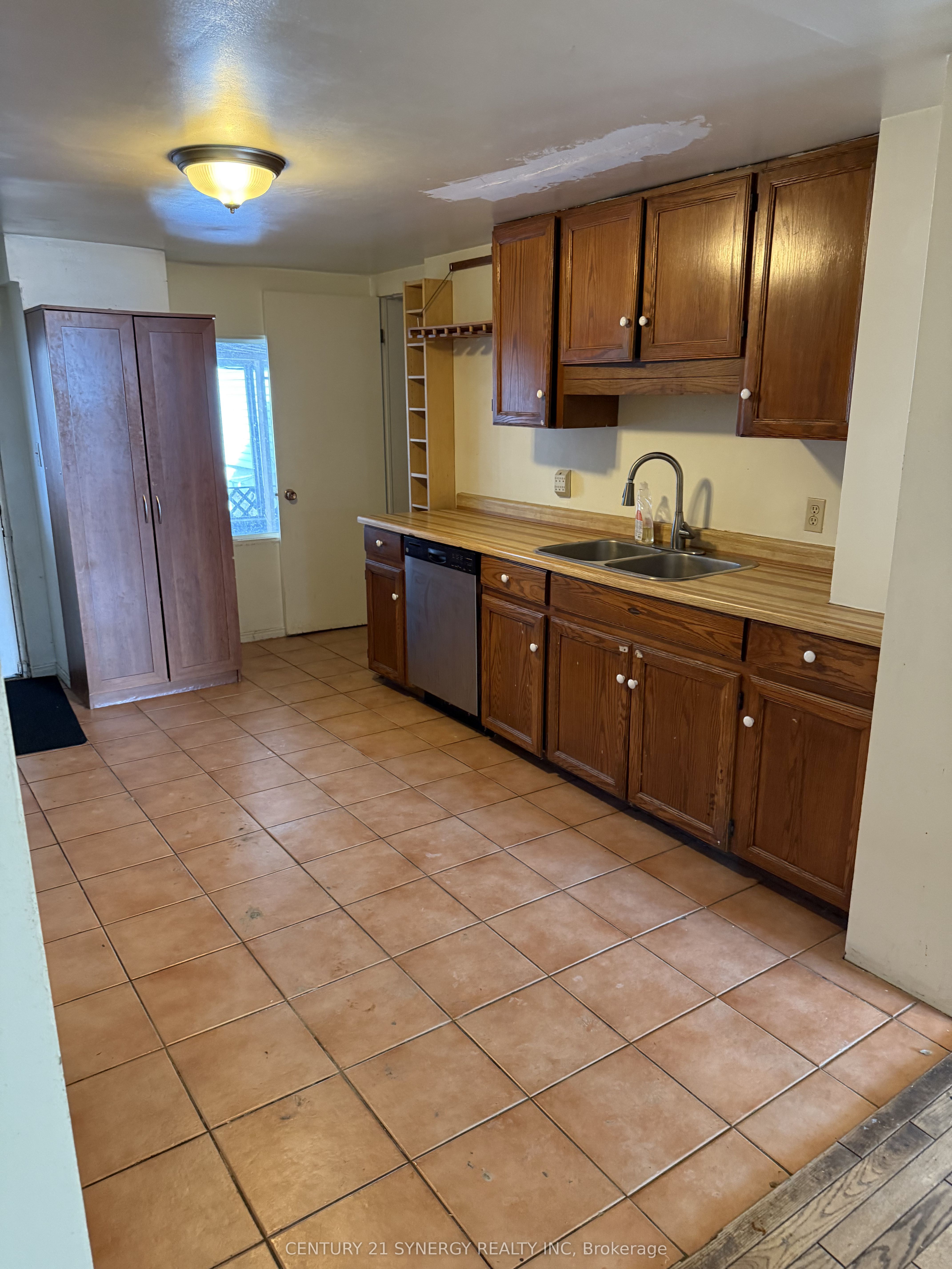 279 St Andrew Street Property Photo 11