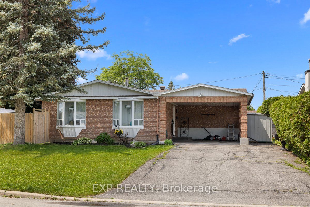396 Hatfield Crescent Property Photo 2