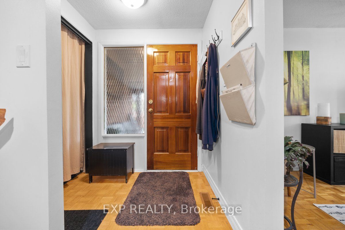 396 Hatfield Crescent Property Photo 3