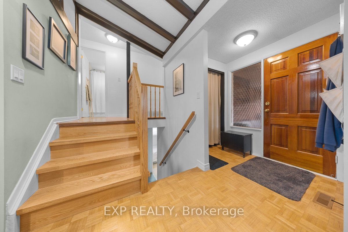 396 Hatfield Crescent Property Photo 4